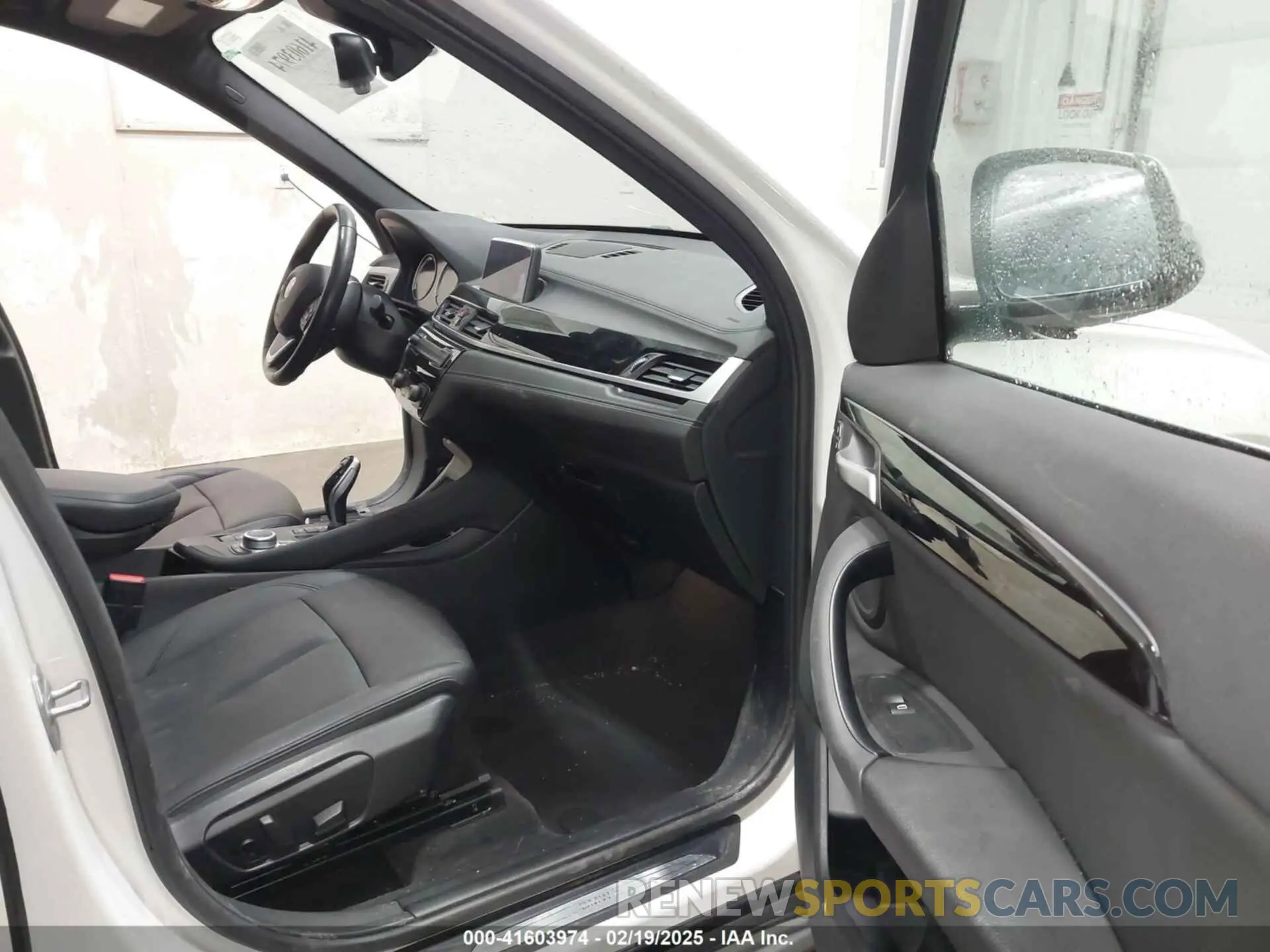 5 Photograph of a damaged car WBXJG9C03M5T23289 BMW X1 2021