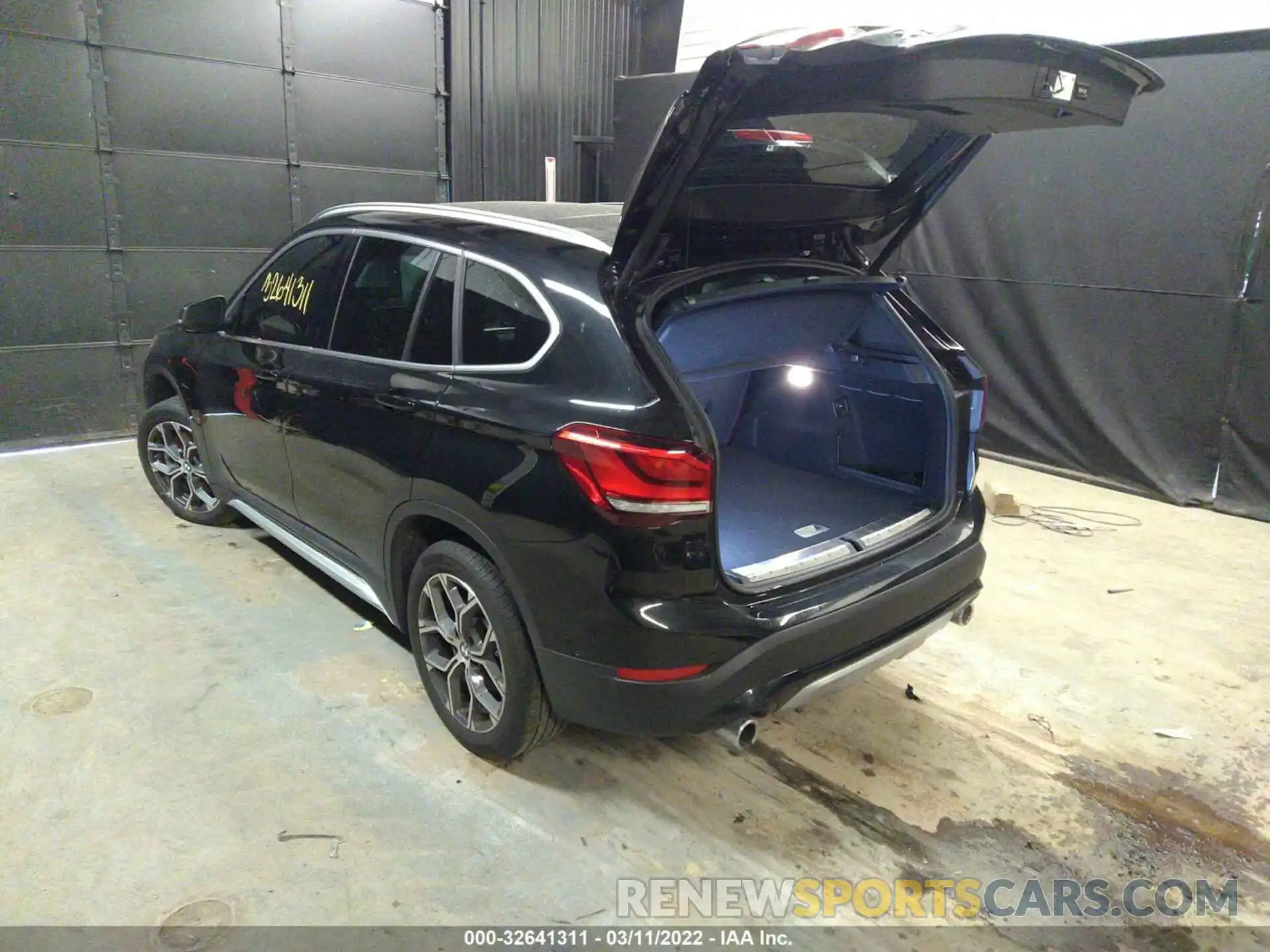 3 Photograph of a damaged car WBXJG9C04M5T34186 BMW X1 2021