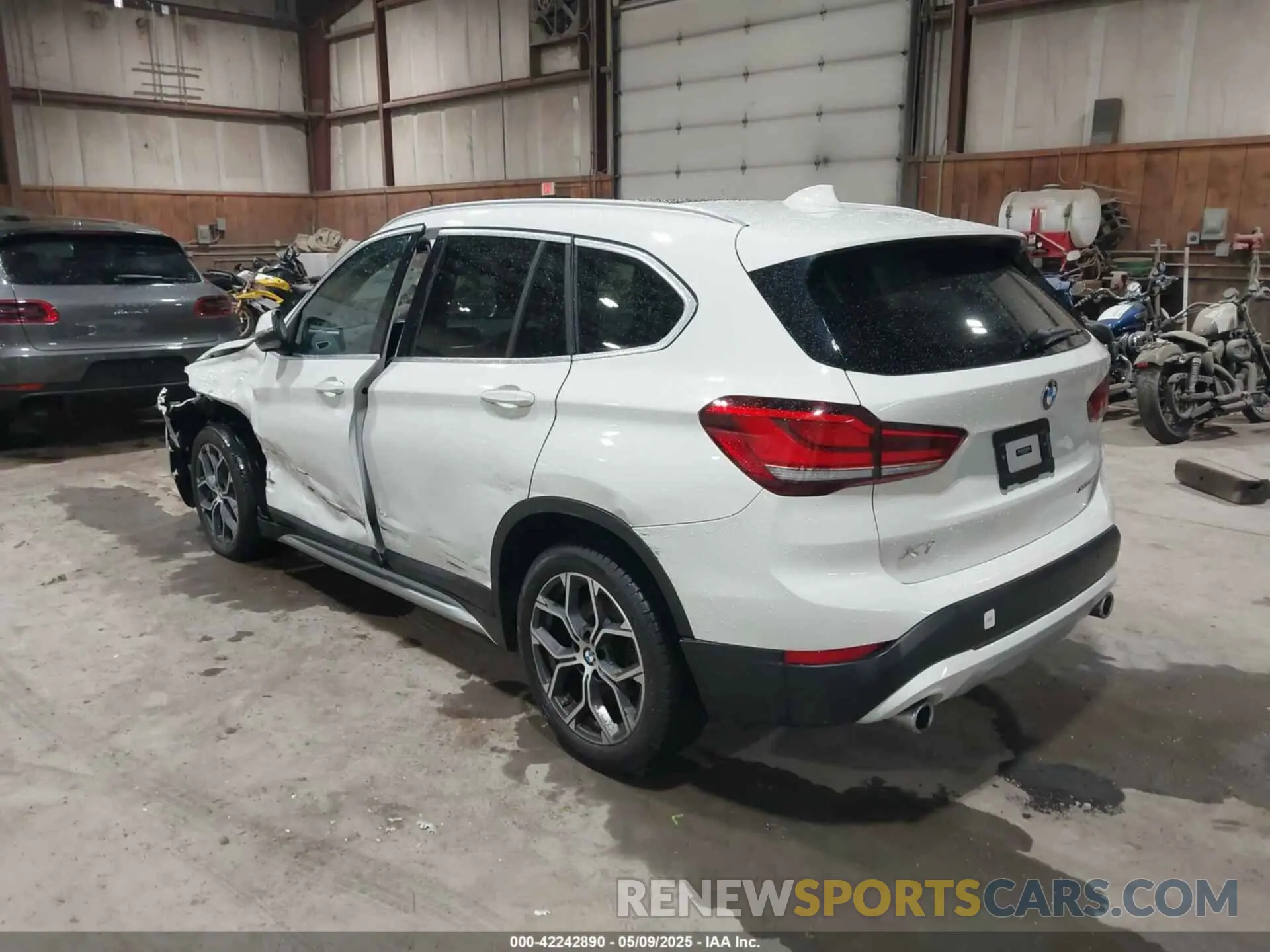 3 Photograph of a damaged car WBXJG9C04M5T82884 BMW X1 2021