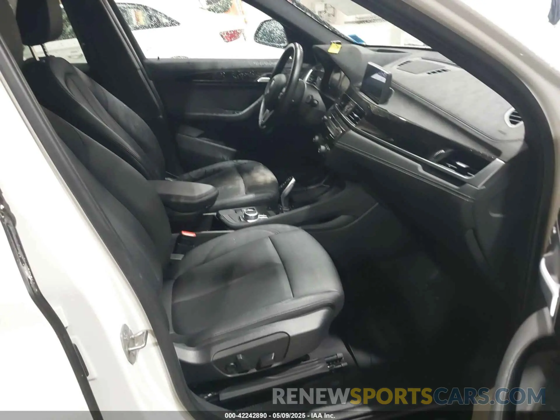 5 Photograph of a damaged car WBXJG9C04M5T82884 BMW X1 2021