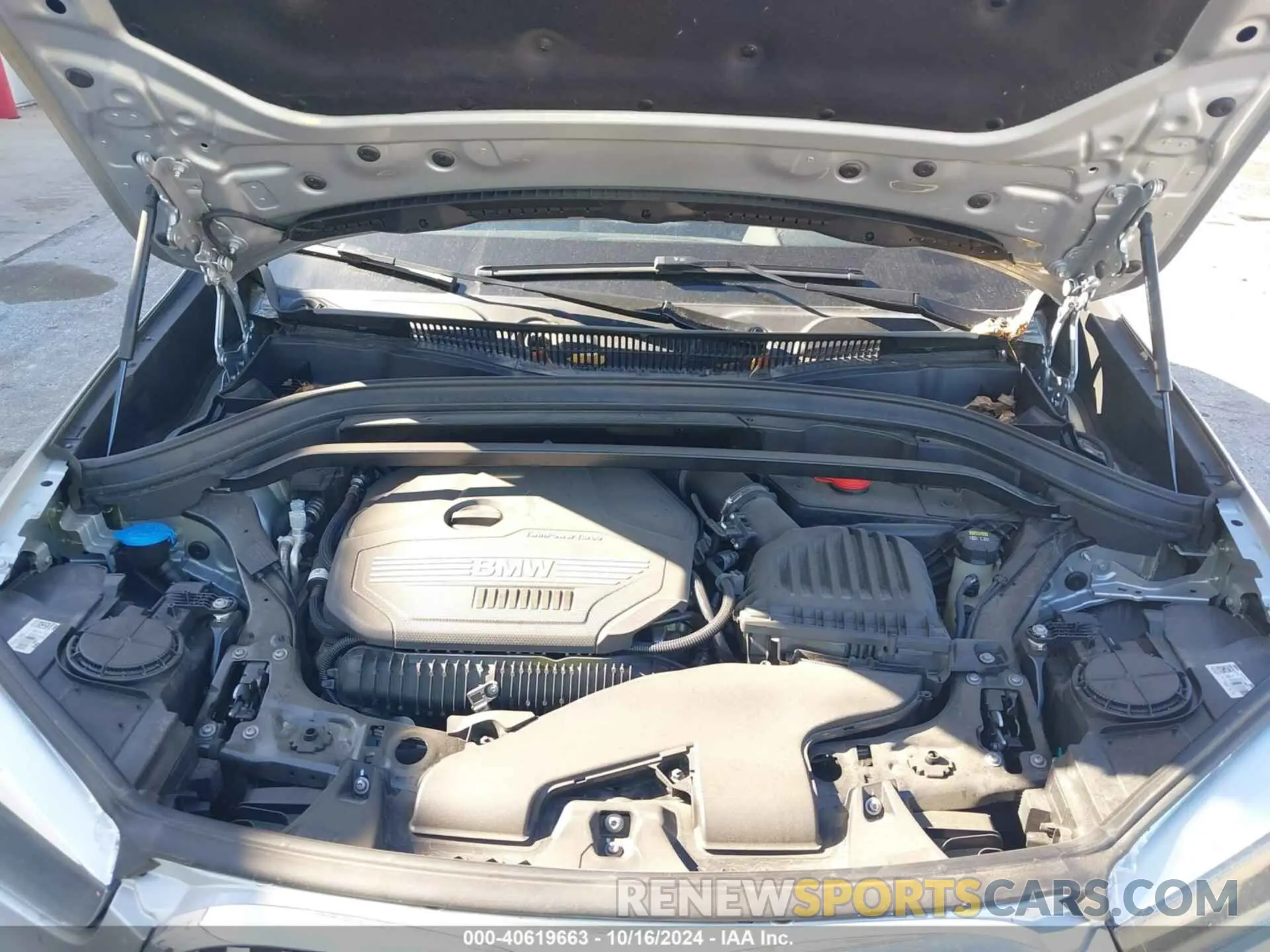 10 Photograph of a damaged car WBXJG9C04M5U00039 BMW X1 2021
