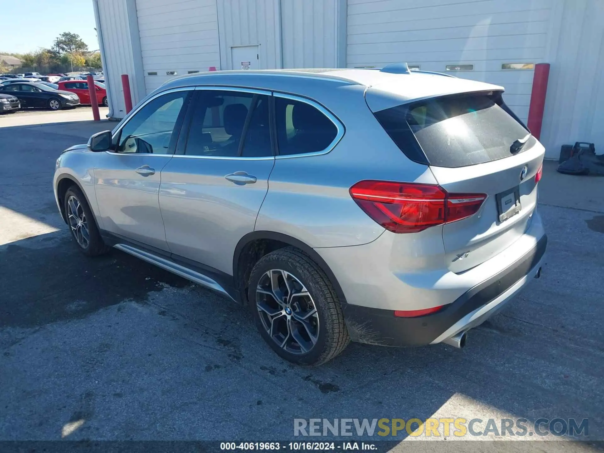 3 Photograph of a damaged car WBXJG9C04M5U00039 BMW X1 2021