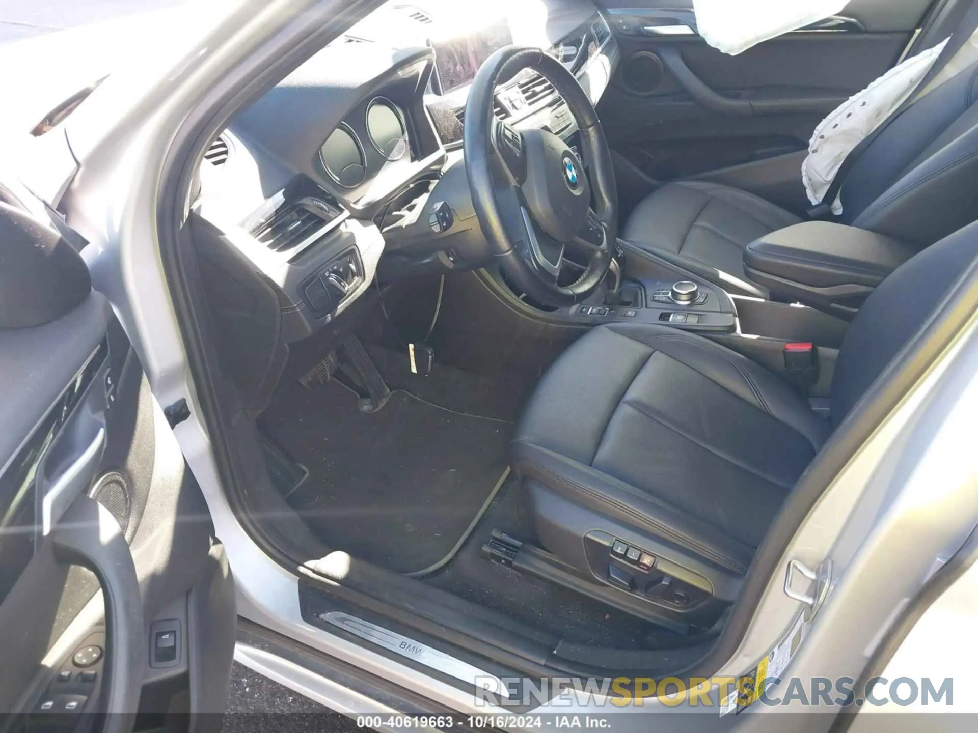 5 Photograph of a damaged car WBXJG9C04M5U00039 BMW X1 2021