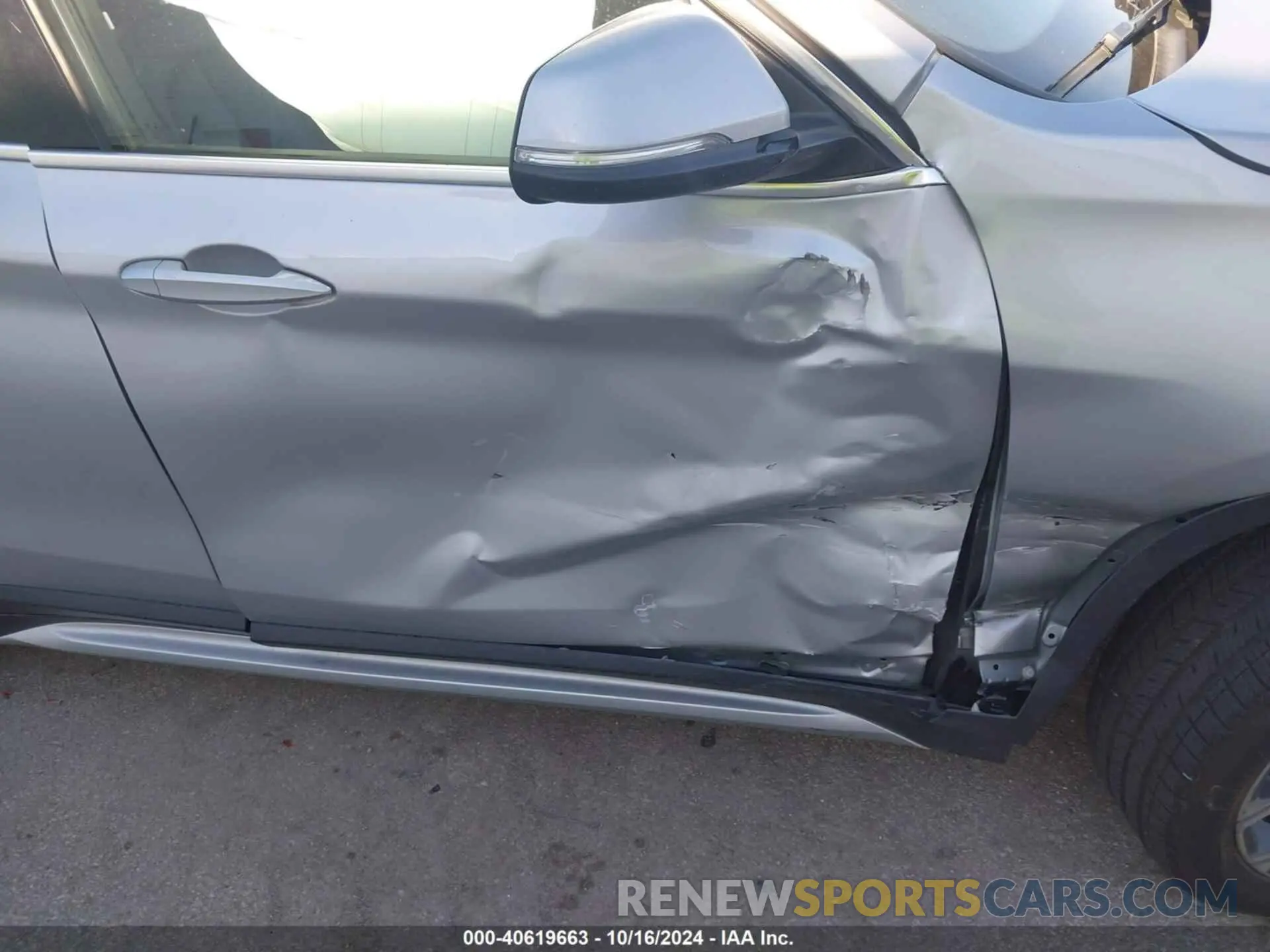 6 Photograph of a damaged car WBXJG9C04M5U00039 BMW X1 2021