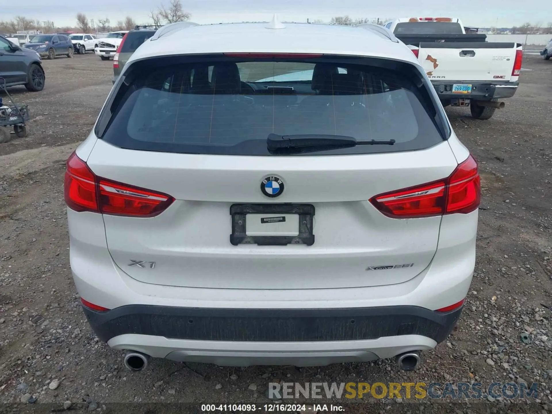 17 Photograph of a damaged car WBXJG9C06M5S06211 BMW X1 2021