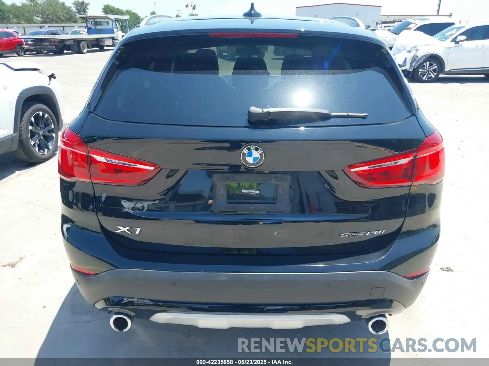 16 Photograph of a damaged car WBXJG7C0XN5U81764 BMW X1 2022
