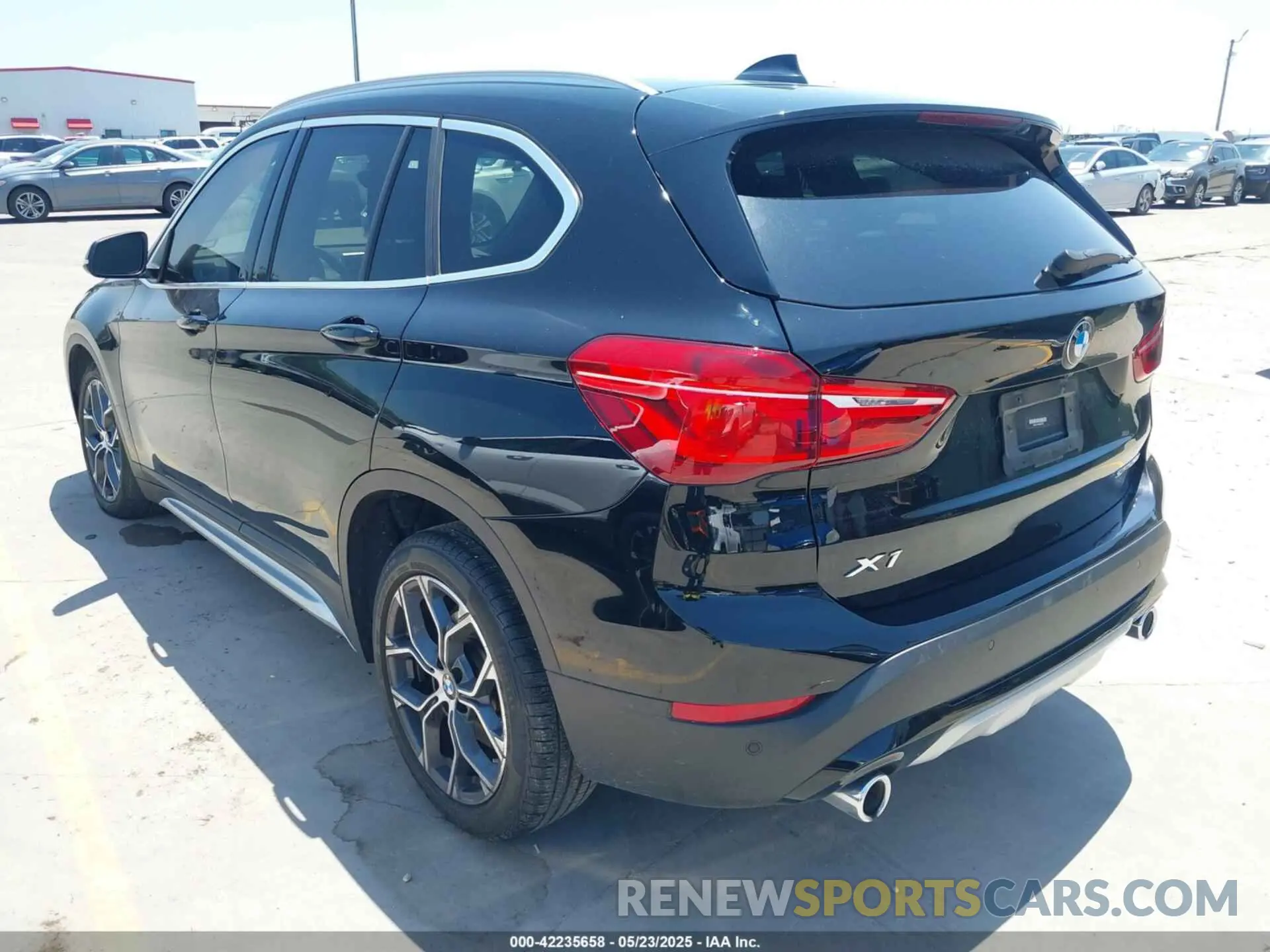 3 Photograph of a damaged car WBXJG7C0XN5U81764 BMW X1 2022