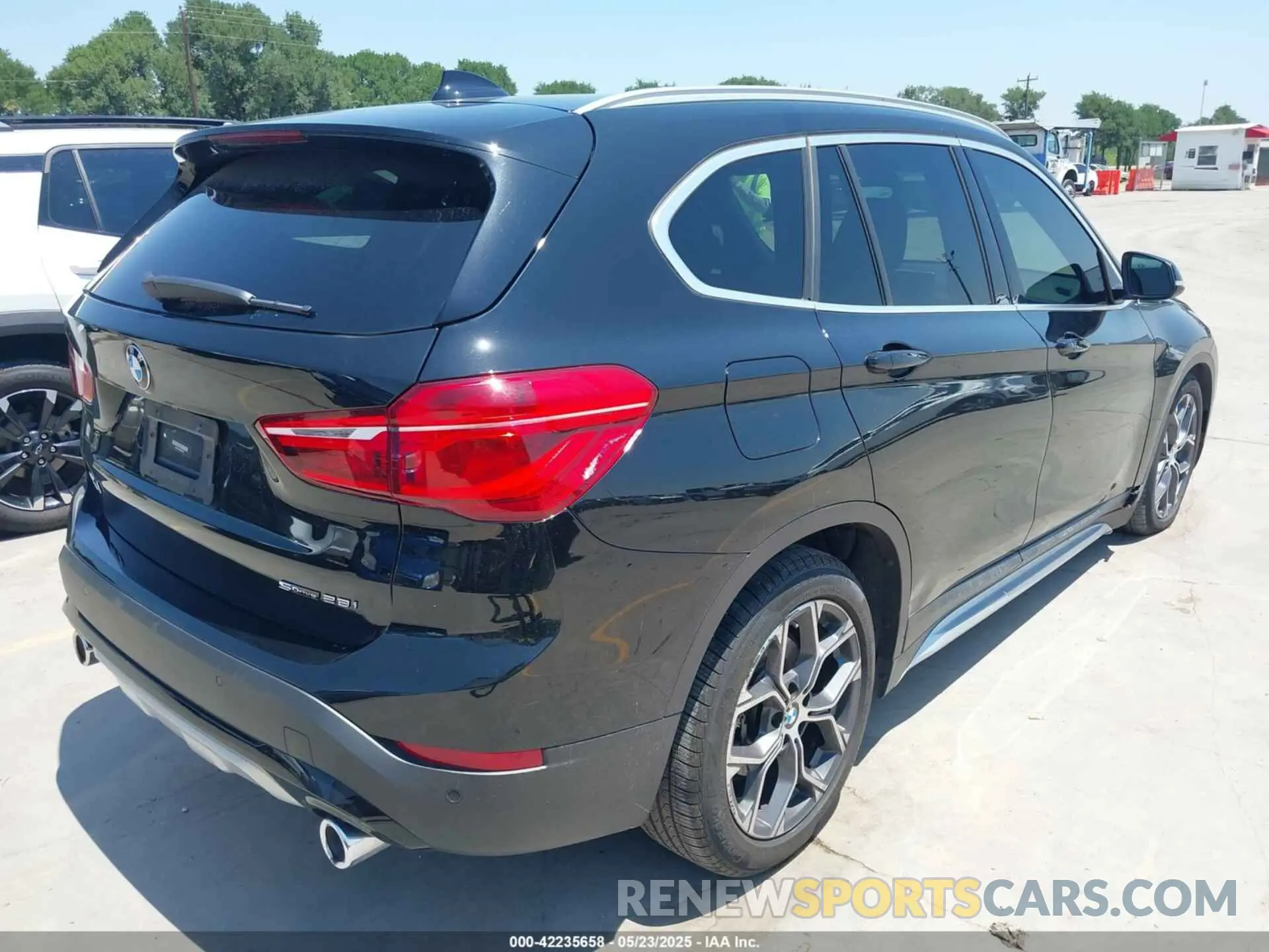 4 Photograph of a damaged car WBXJG7C0XN5U81764 BMW X1 2022