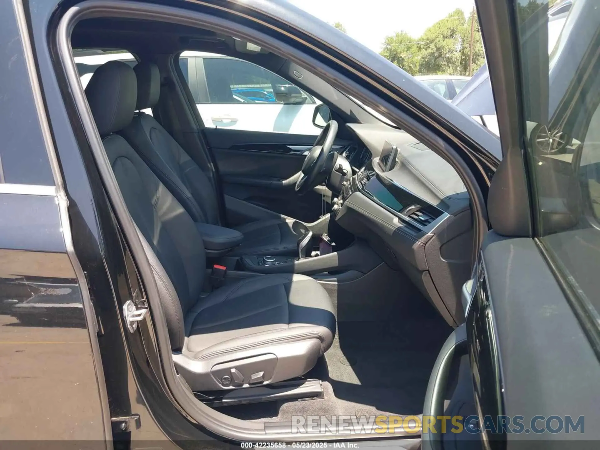 5 Photograph of a damaged car WBXJG7C0XN5U81764 BMW X1 2022