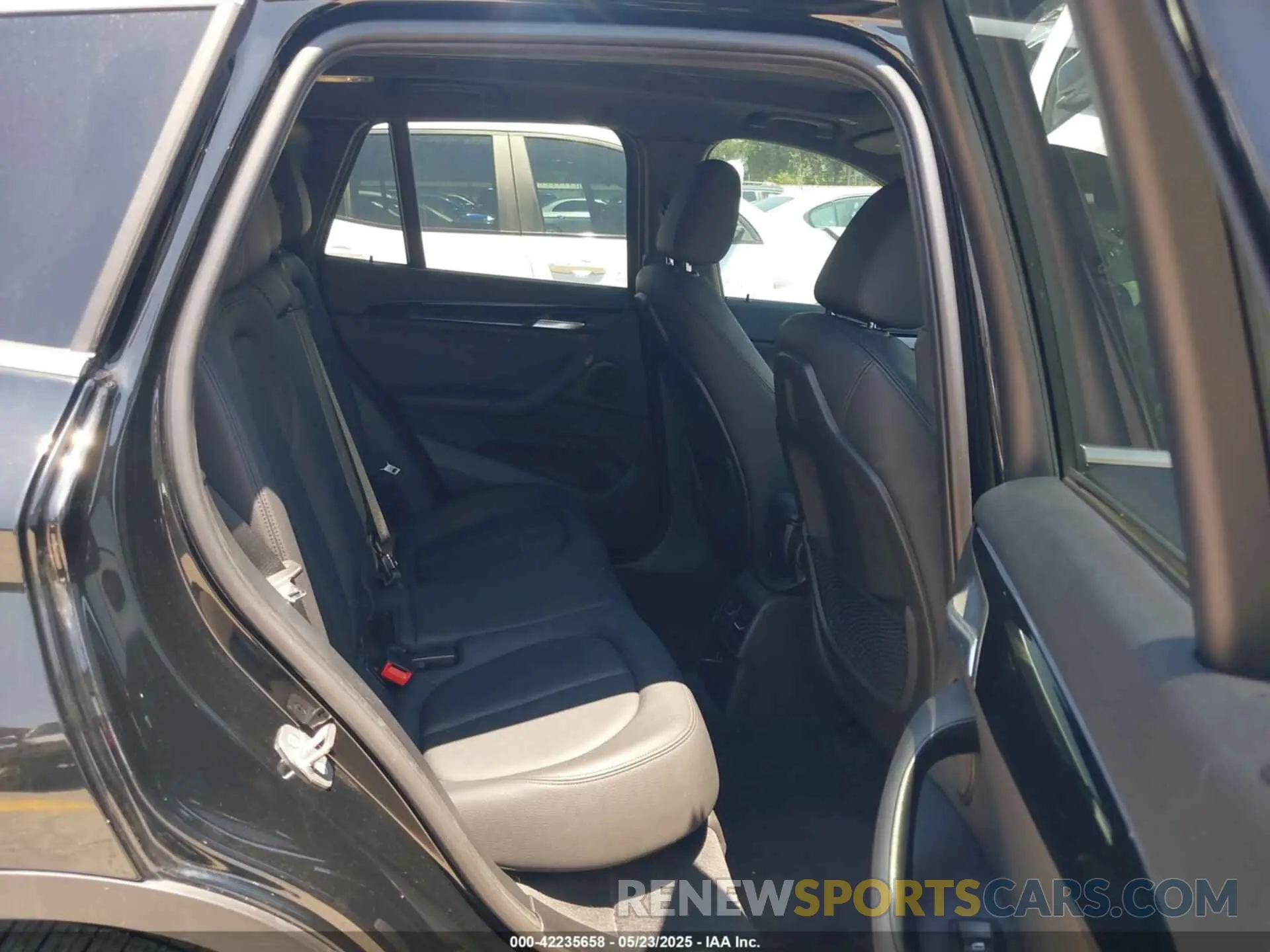 8 Photograph of a damaged car WBXJG7C0XN5U81764 BMW X1 2022