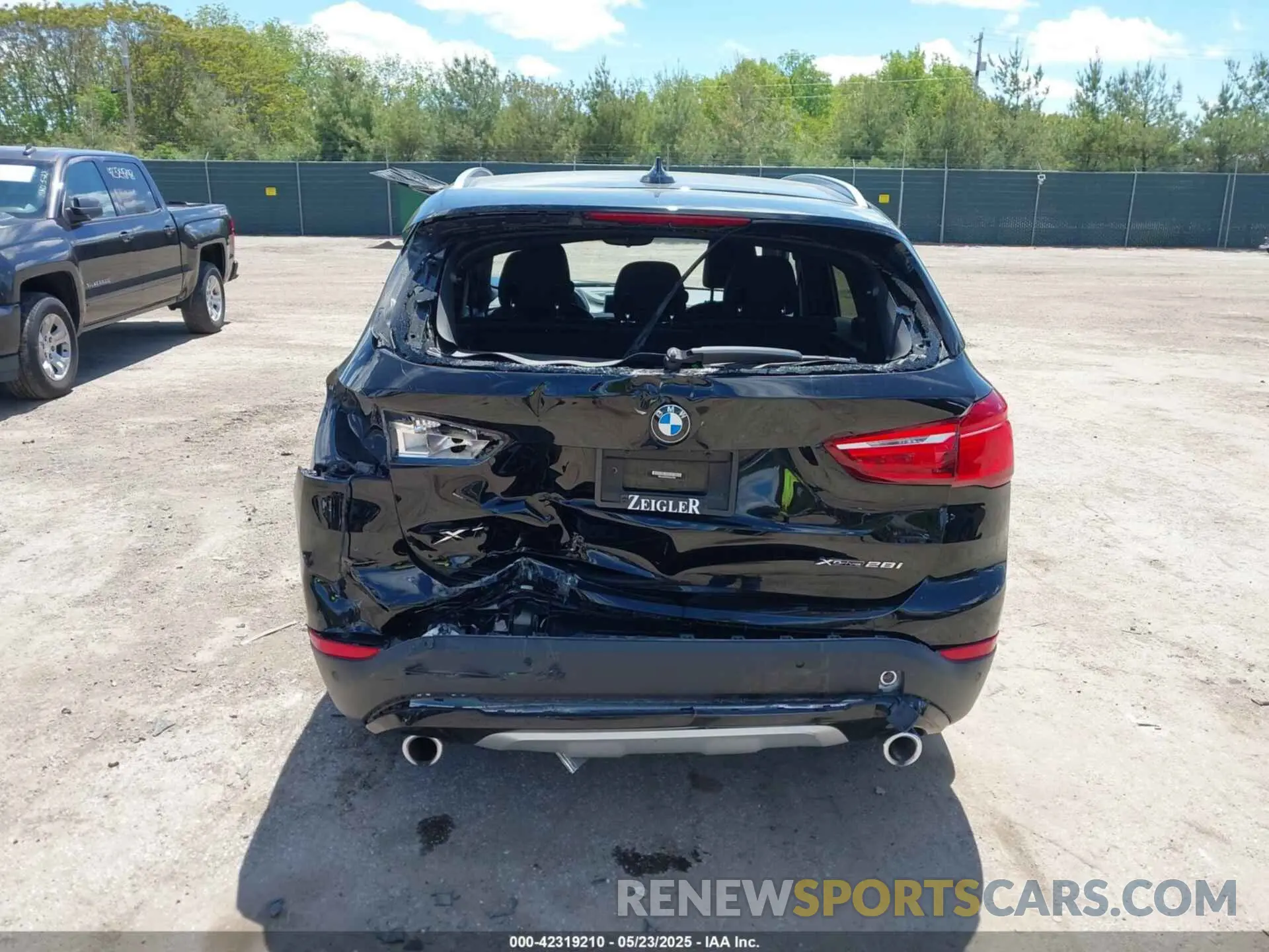 17 Photograph of a damaged car WBXJG9C00N5U64709 BMW X1 2022