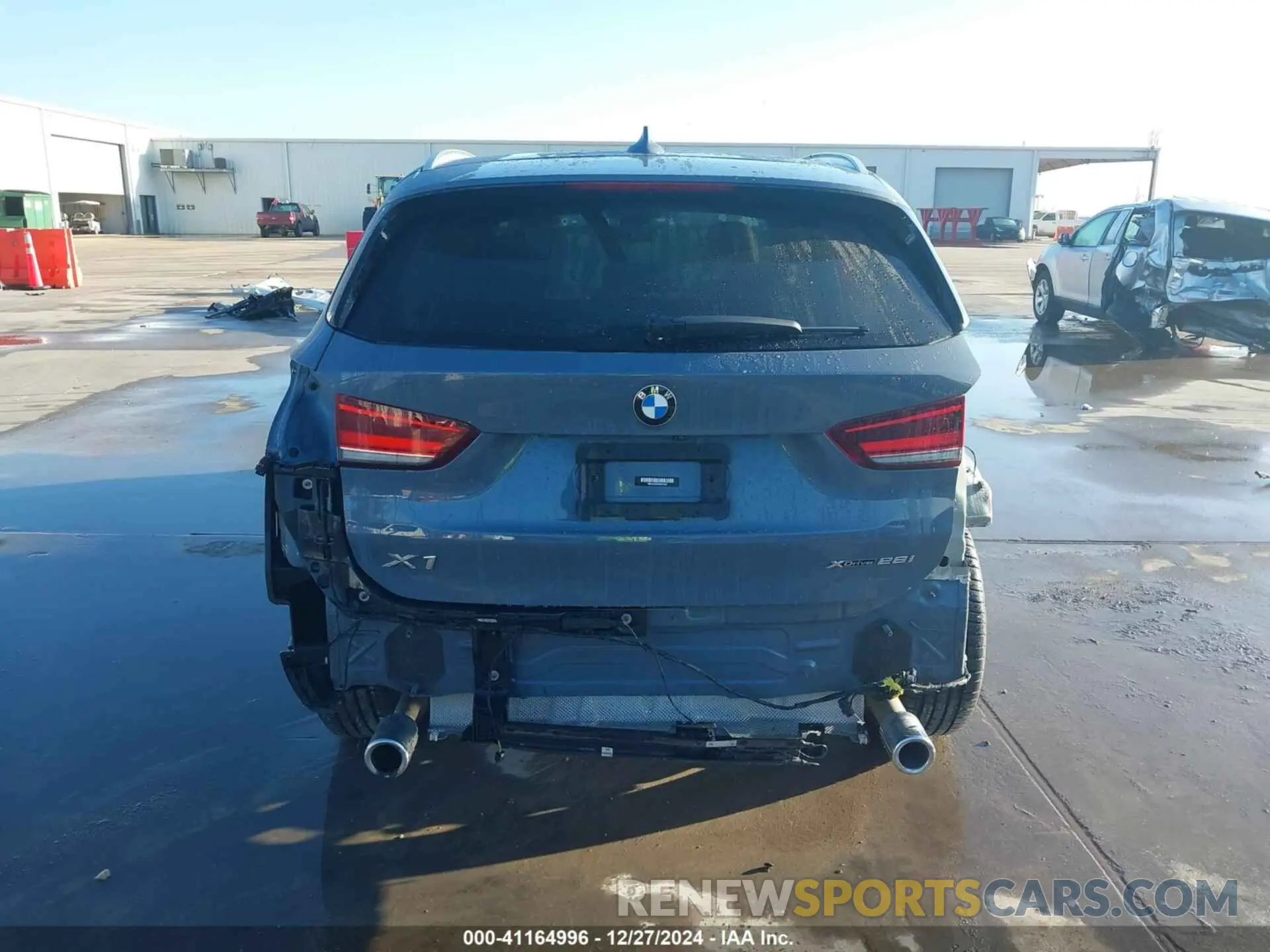 17 Photograph of a damaged car WBXJG9C07N5U67333 BMW X1 2022