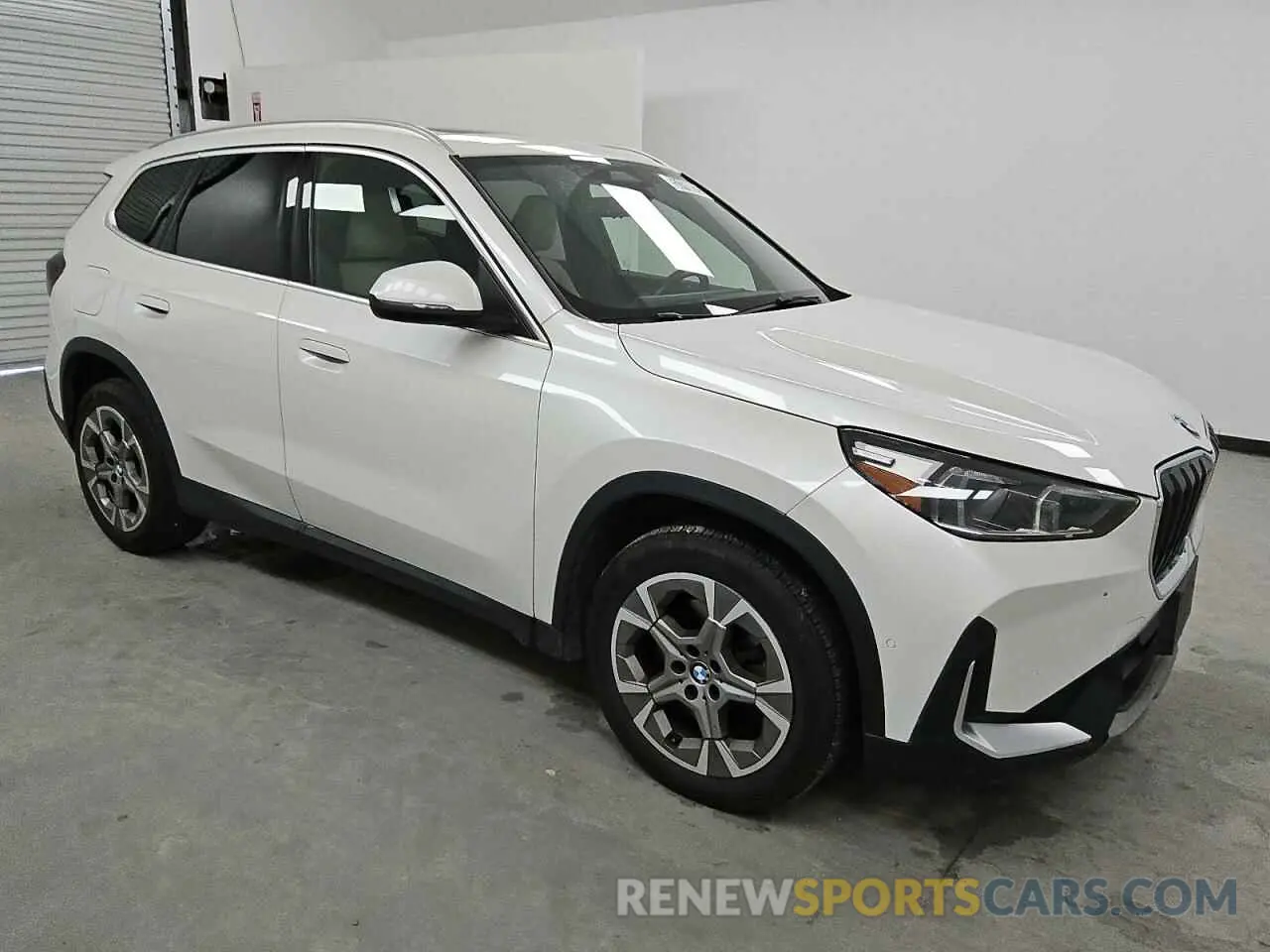 4 Photograph of a damaged car WBX73EF00P5X20800 BMW X1 2023