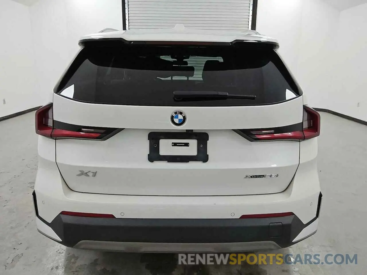 6 Photograph of a damaged car WBX73EF00P5X20800 BMW X1 2023