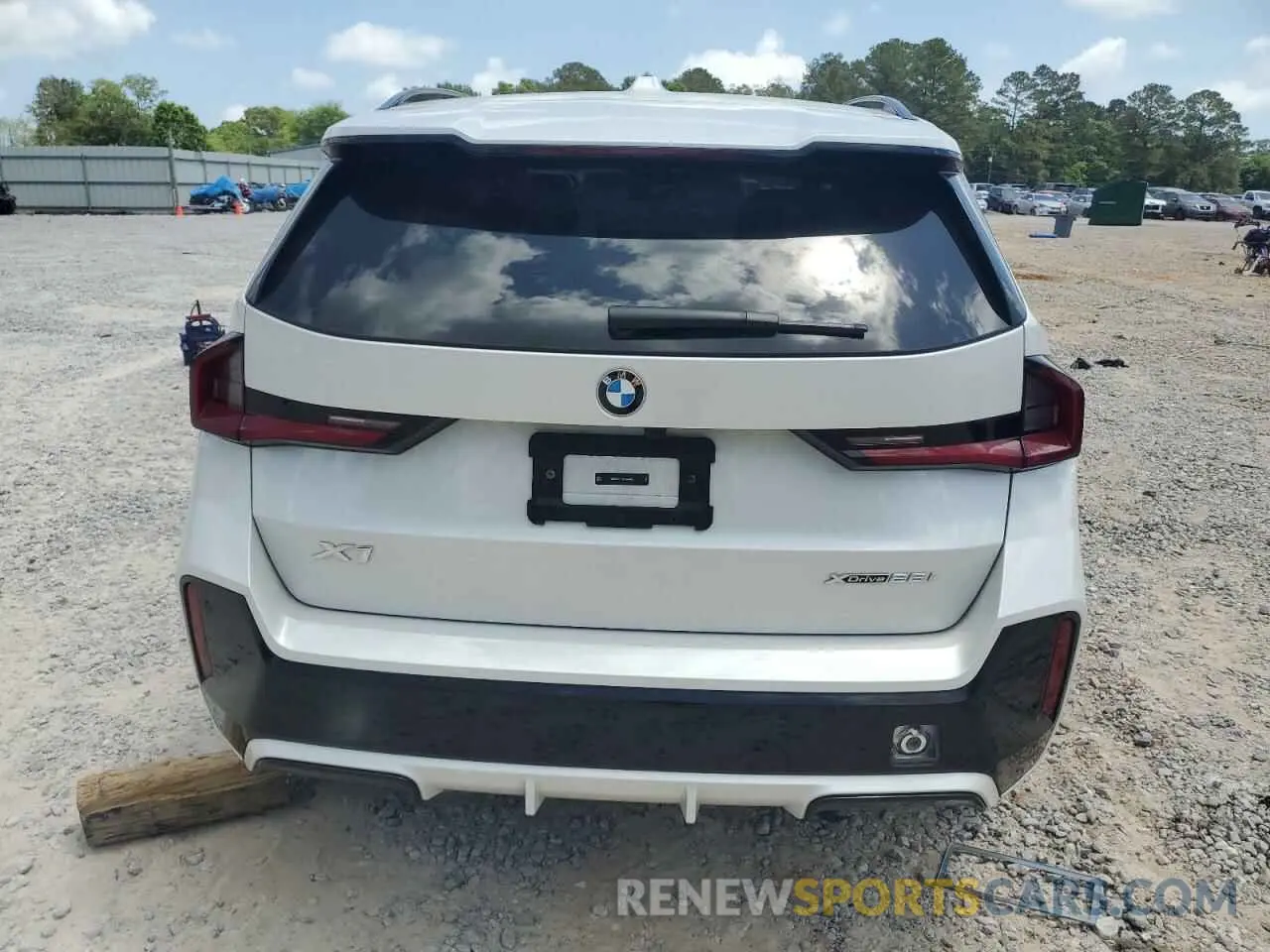 6 Photograph of a damaged car WBX73EF01P5X64482 BMW X1 2023