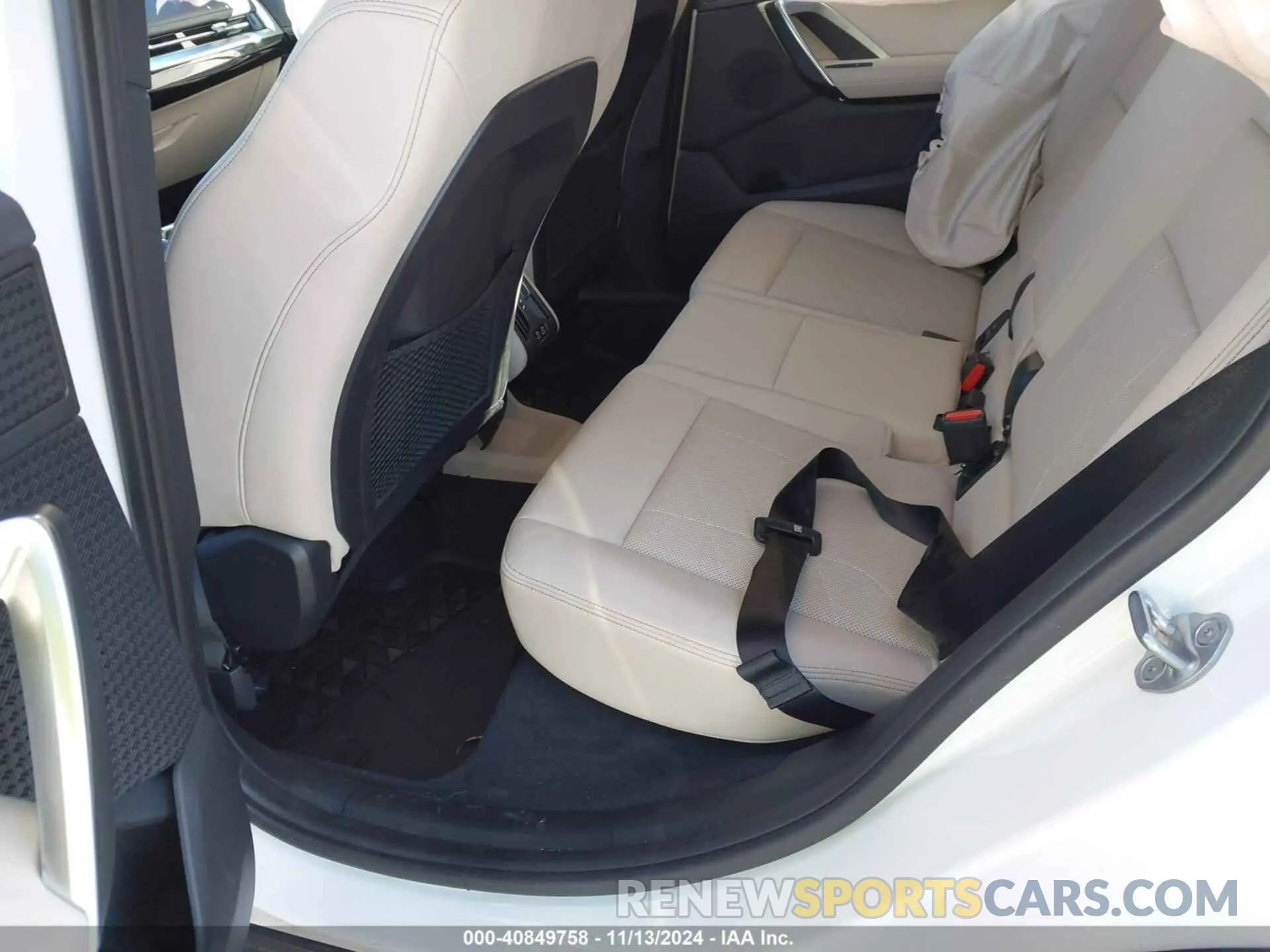 8 Photograph of a damaged car WBX73EF08P5V84724 BMW X1 2023