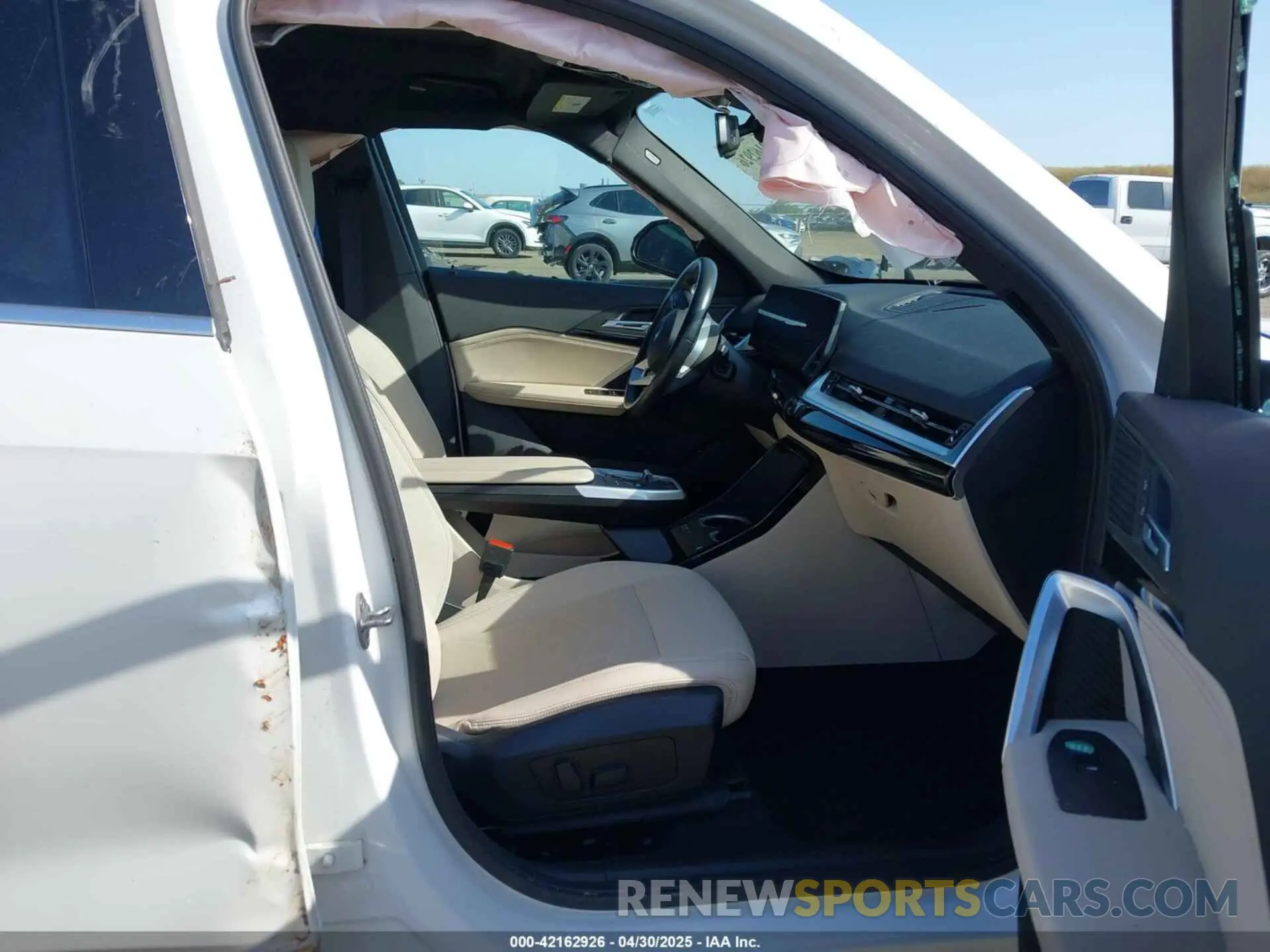 5 Photograph of a damaged car WBX73EF08P5X21175 BMW X1 2023