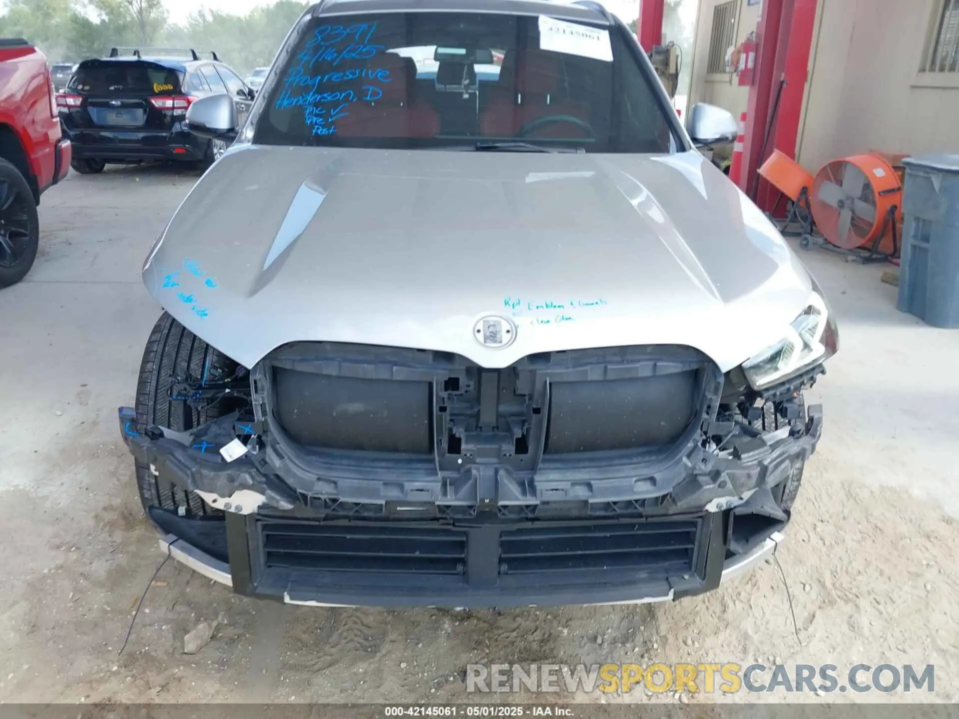 6 Photograph of a damaged car WBX73EF09P5W51069 BMW X1 2023