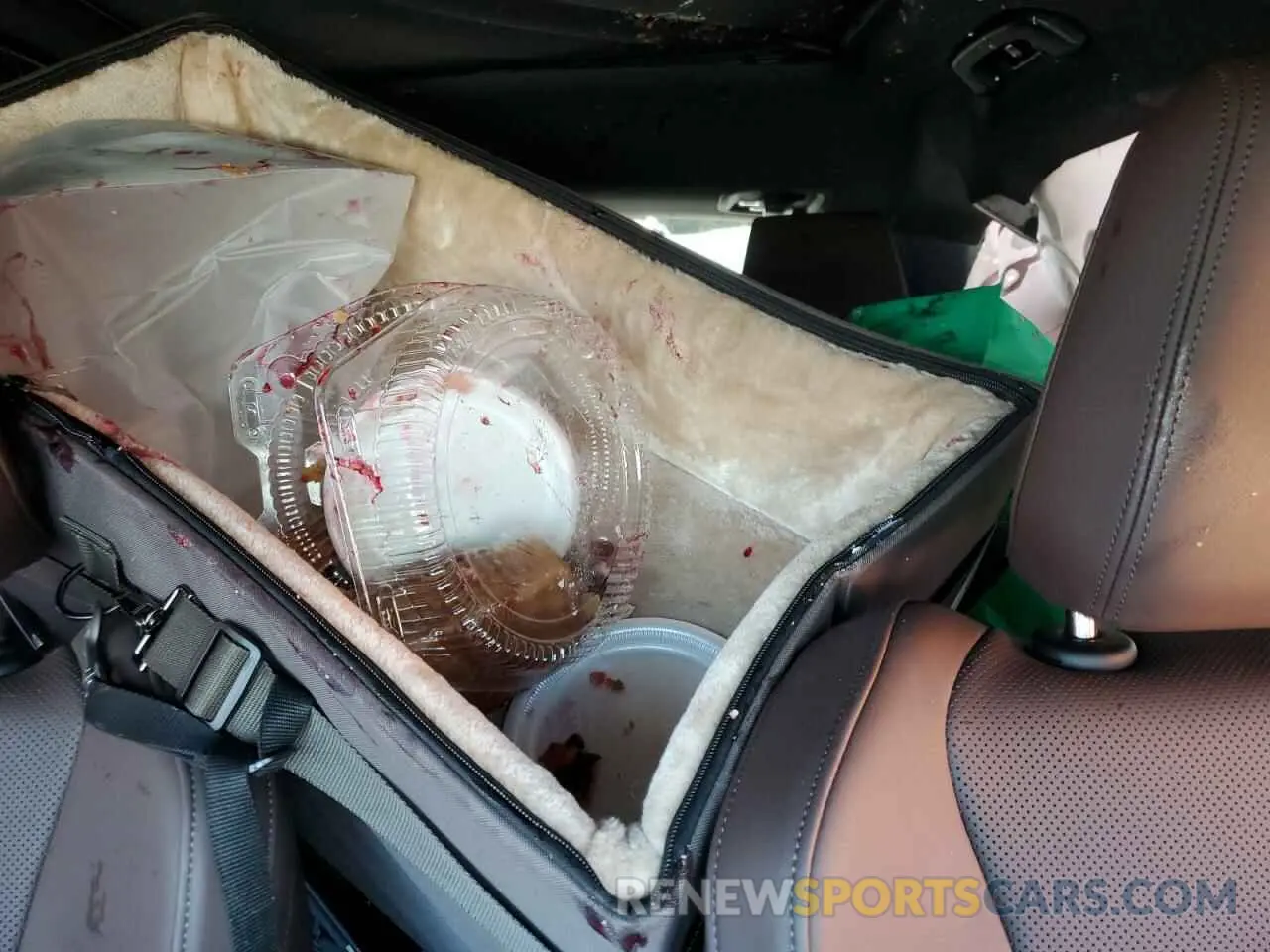 10 Photograph of a damaged car WBX73EF09P5X69655 BMW X1 2023