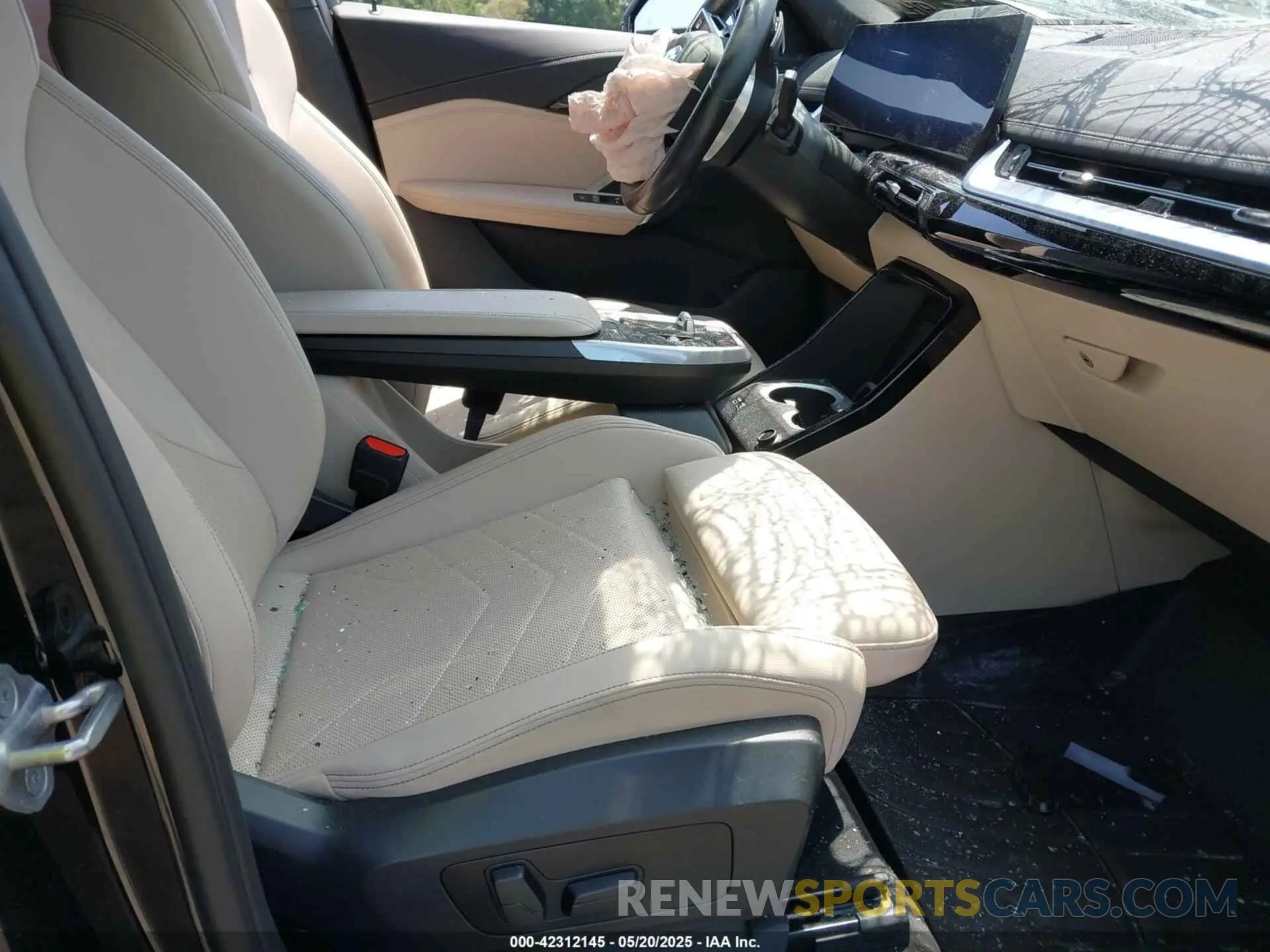 5 Photograph of a damaged car WBX73EF0XP5V99368 BMW X1 2023