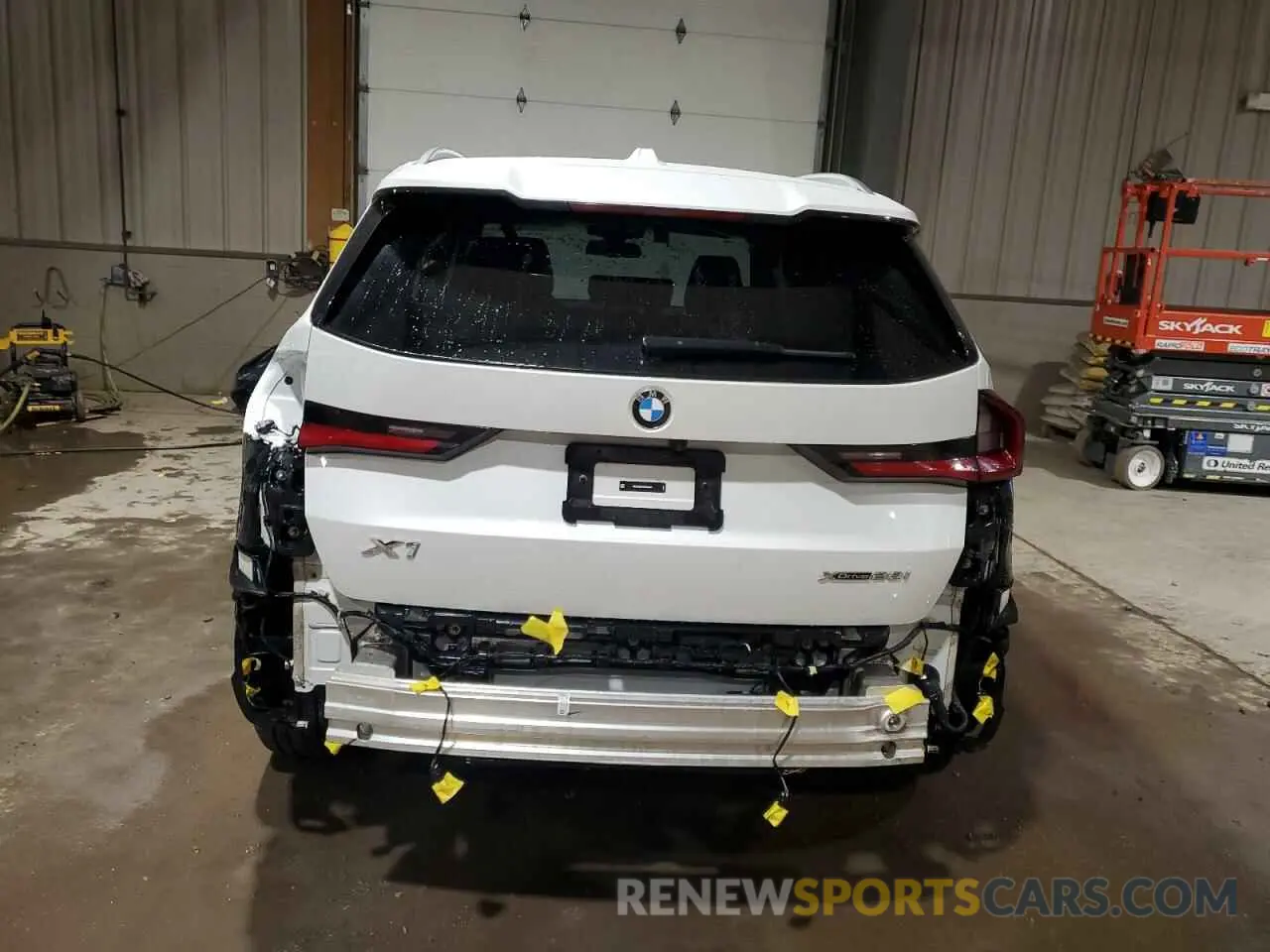 6 Photograph of a damaged car WBX73EF04R5Z84007 BMW X1 2024