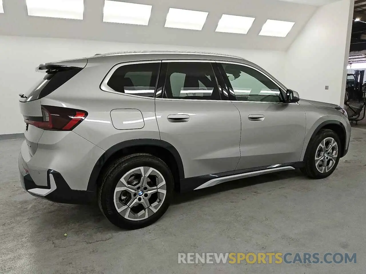 3 Photograph of a damaged car WBX73EF01S5108498 BMW X1 2025