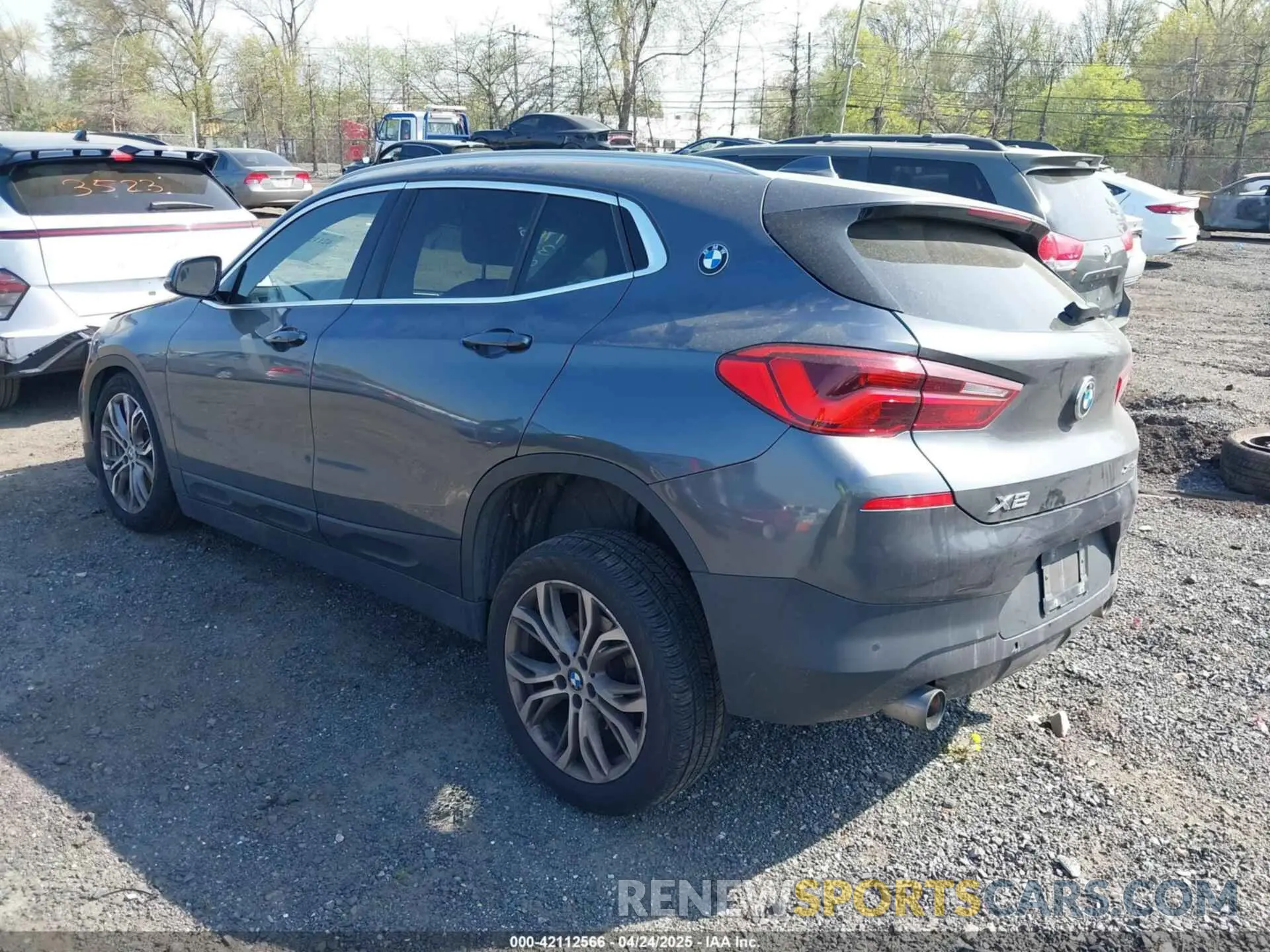 3 Photograph of a damaged car WBXYJ5C52K5N38986 BMW X2 2019