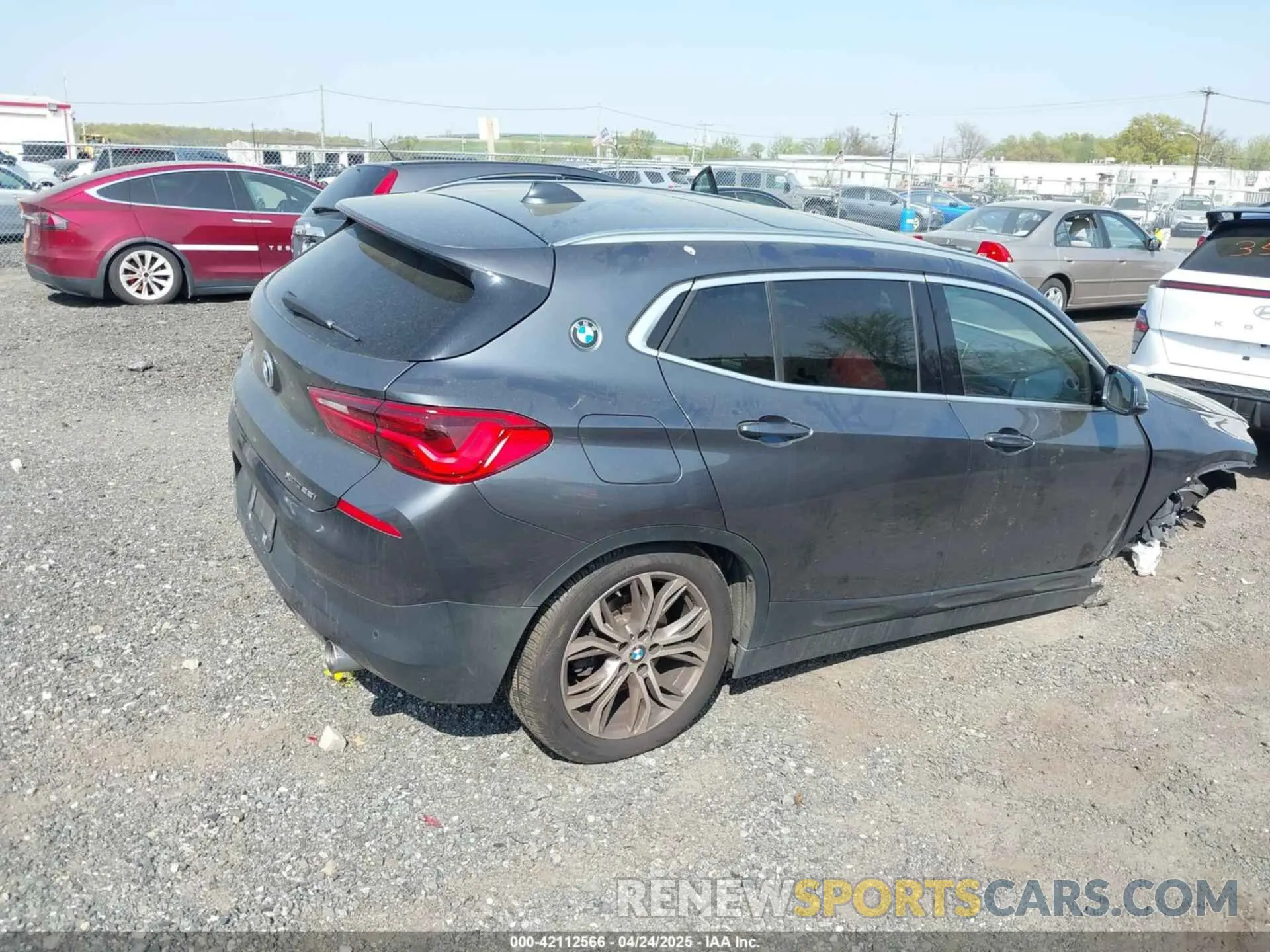 4 Photograph of a damaged car WBXYJ5C52K5N38986 BMW X2 2019