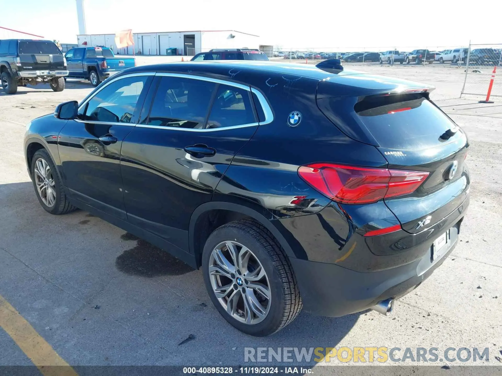 3 Photograph of a damaged car WBXYH9C02L5P09275 BMW X2 2020