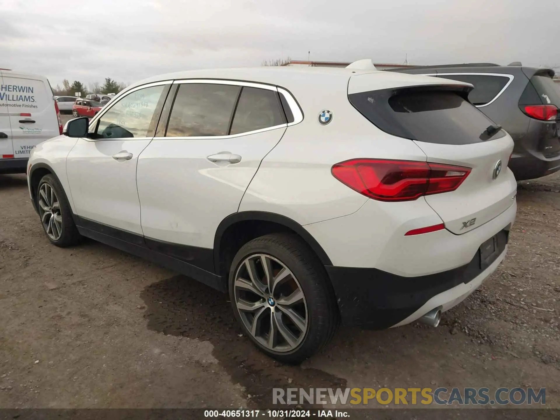 3 Photograph of a damaged car WBXYH9C02L5R10335 BMW X2 2020