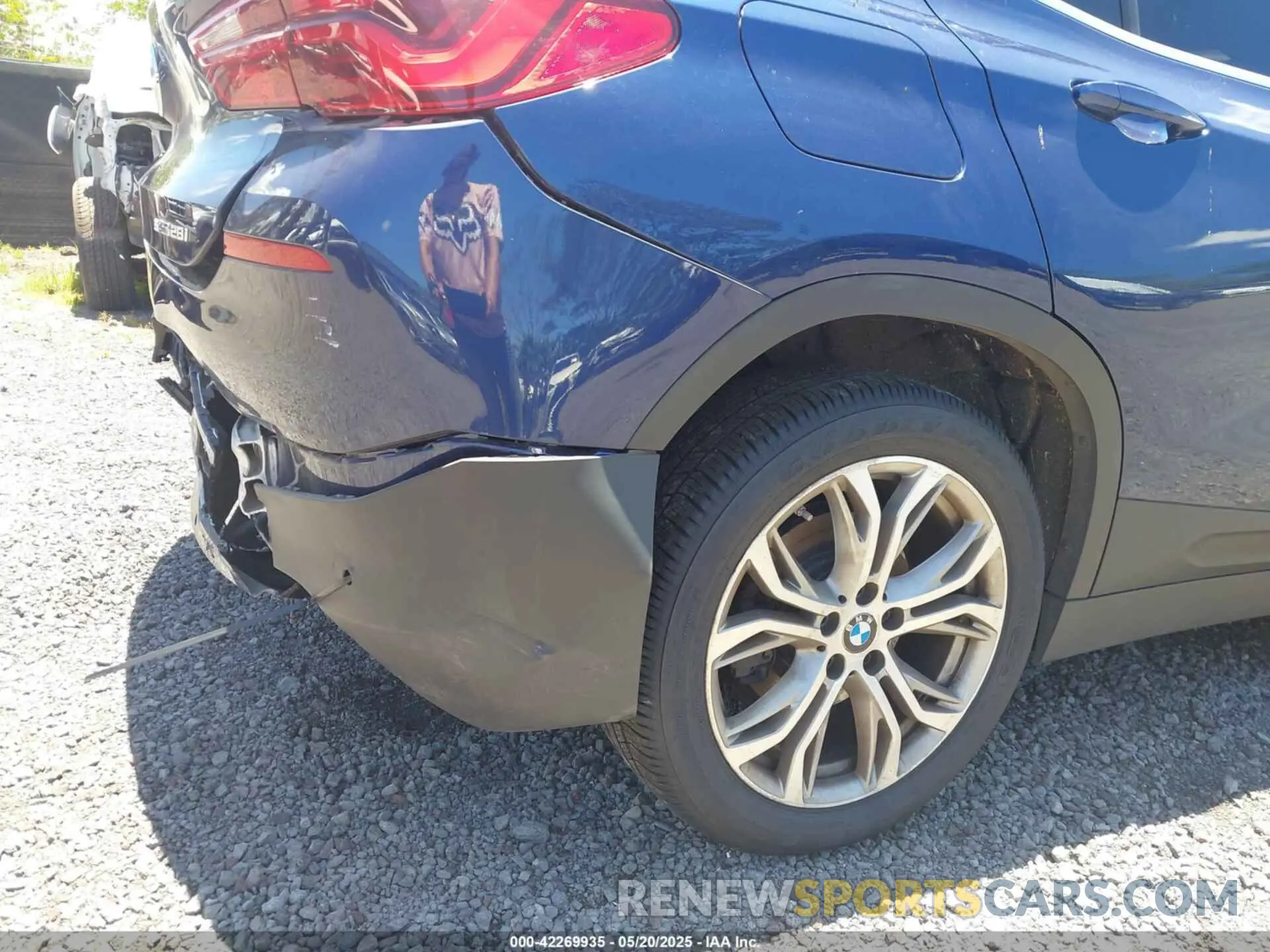17 Photograph of a damaged car WBXYH9C05L5P25132 BMW X2 2020