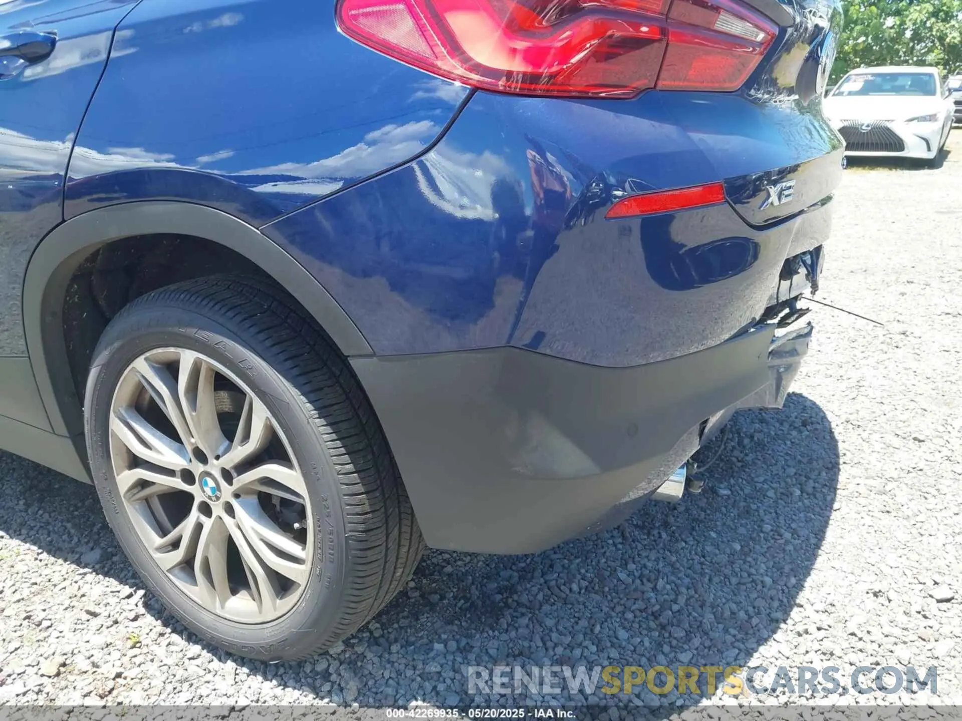 18 Photograph of a damaged car WBXYH9C05L5P25132 BMW X2 2020