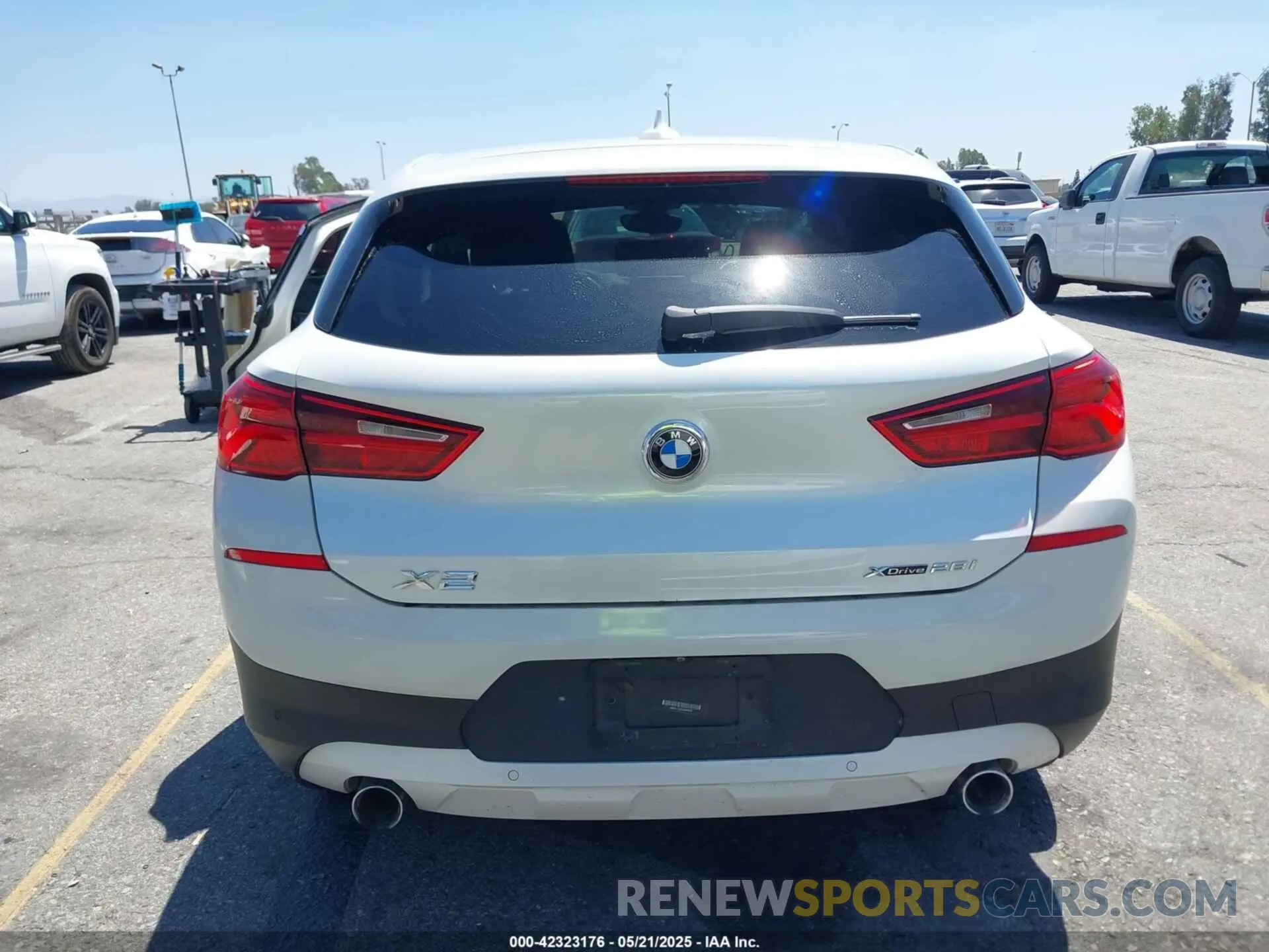 16 Photograph of a damaged car WBXYJ1C03L5N93929 BMW X2 2020