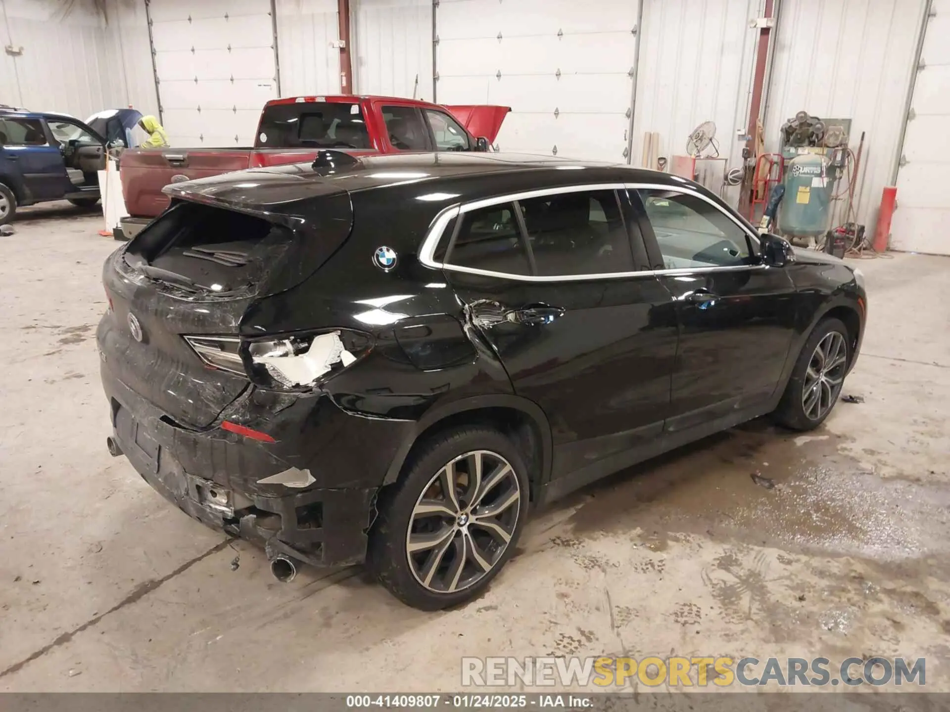 4 Photograph of a damaged car WBXYJ1C07L5R28321 BMW X2 2020