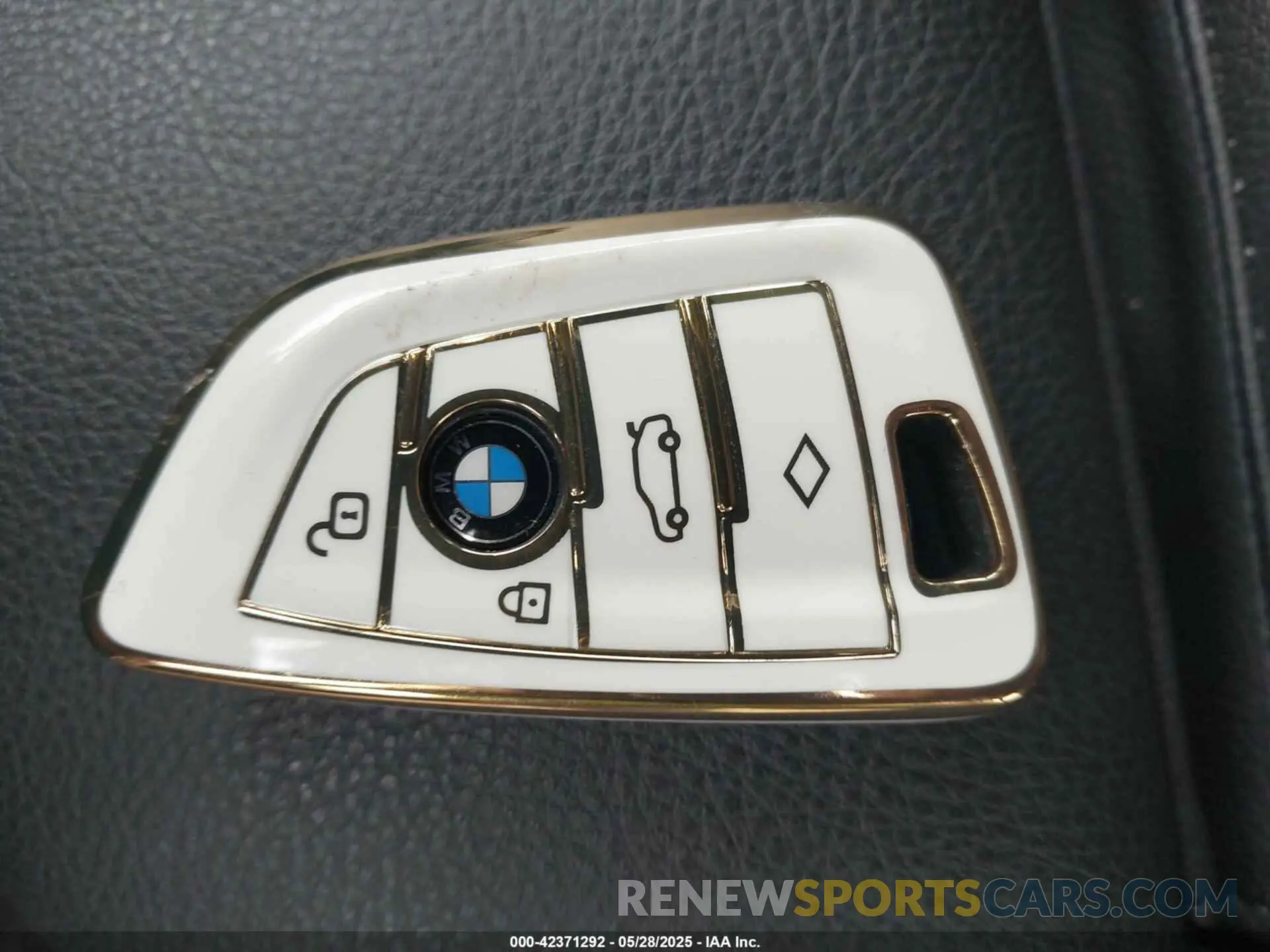 11 Photograph of a damaged car WBXYH9C04M5S75877 BMW X2 2021