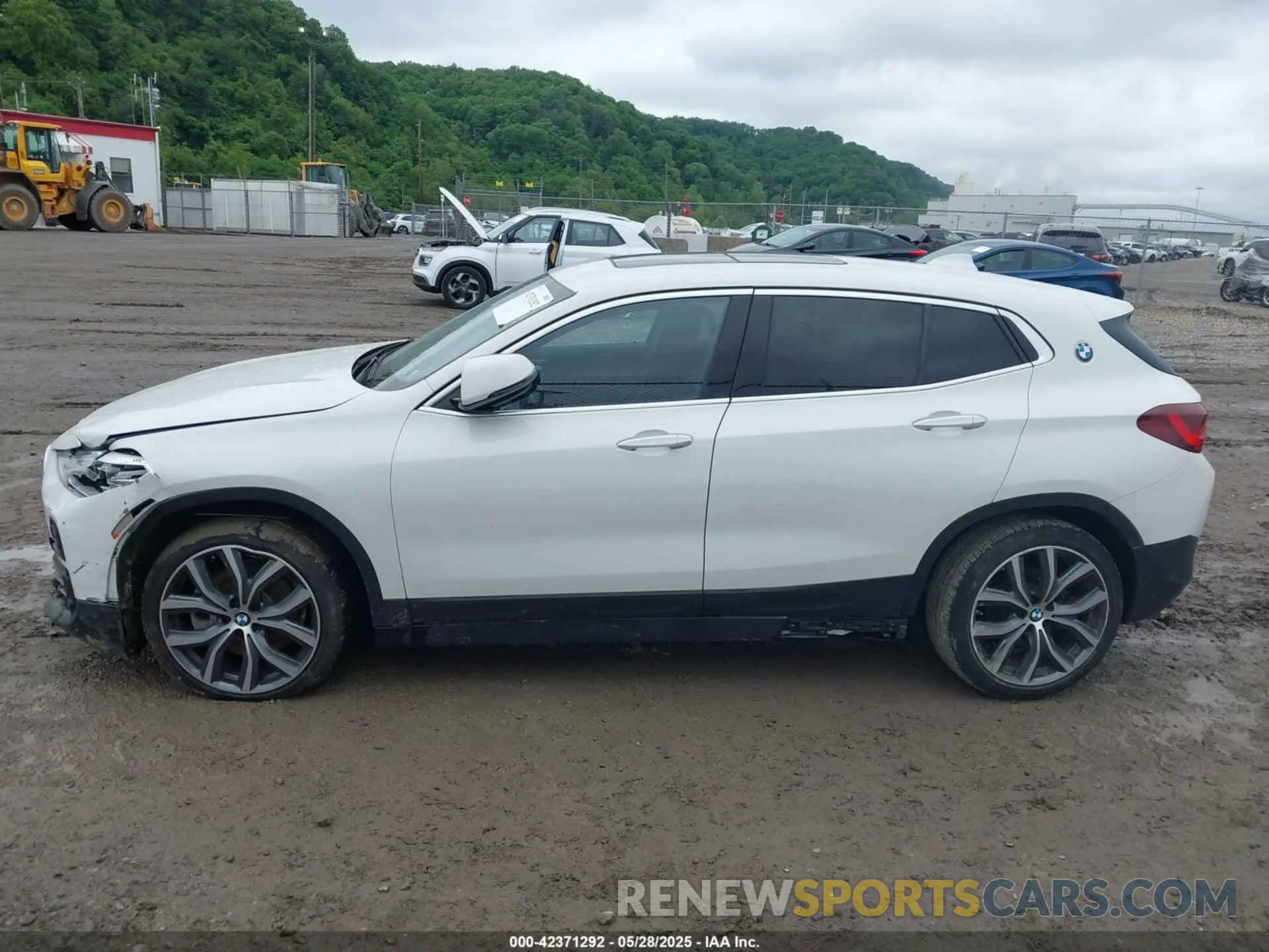 14 Photograph of a damaged car WBXYH9C04M5S75877 BMW X2 2021