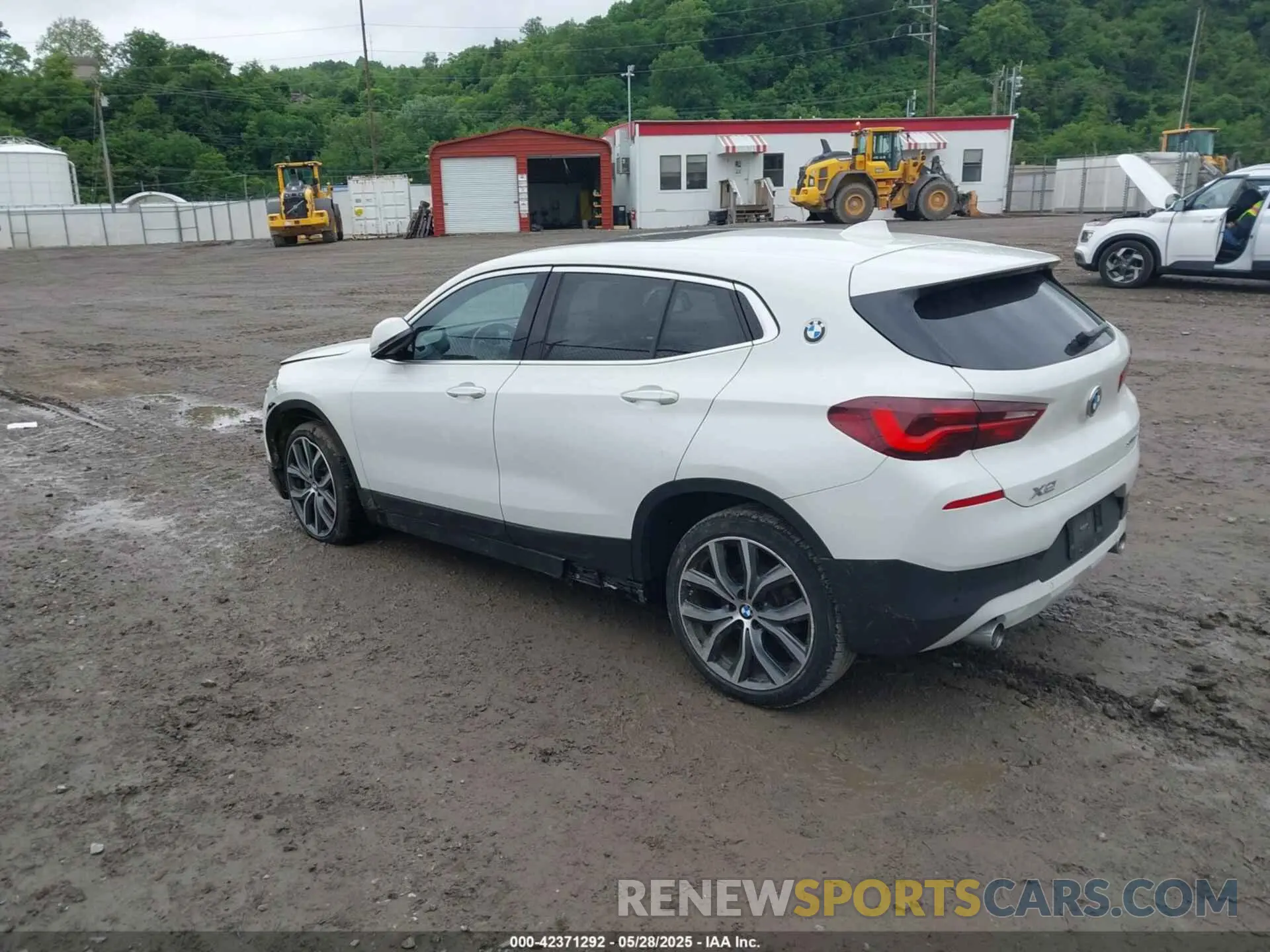 3 Photograph of a damaged car WBXYH9C04M5S75877 BMW X2 2021