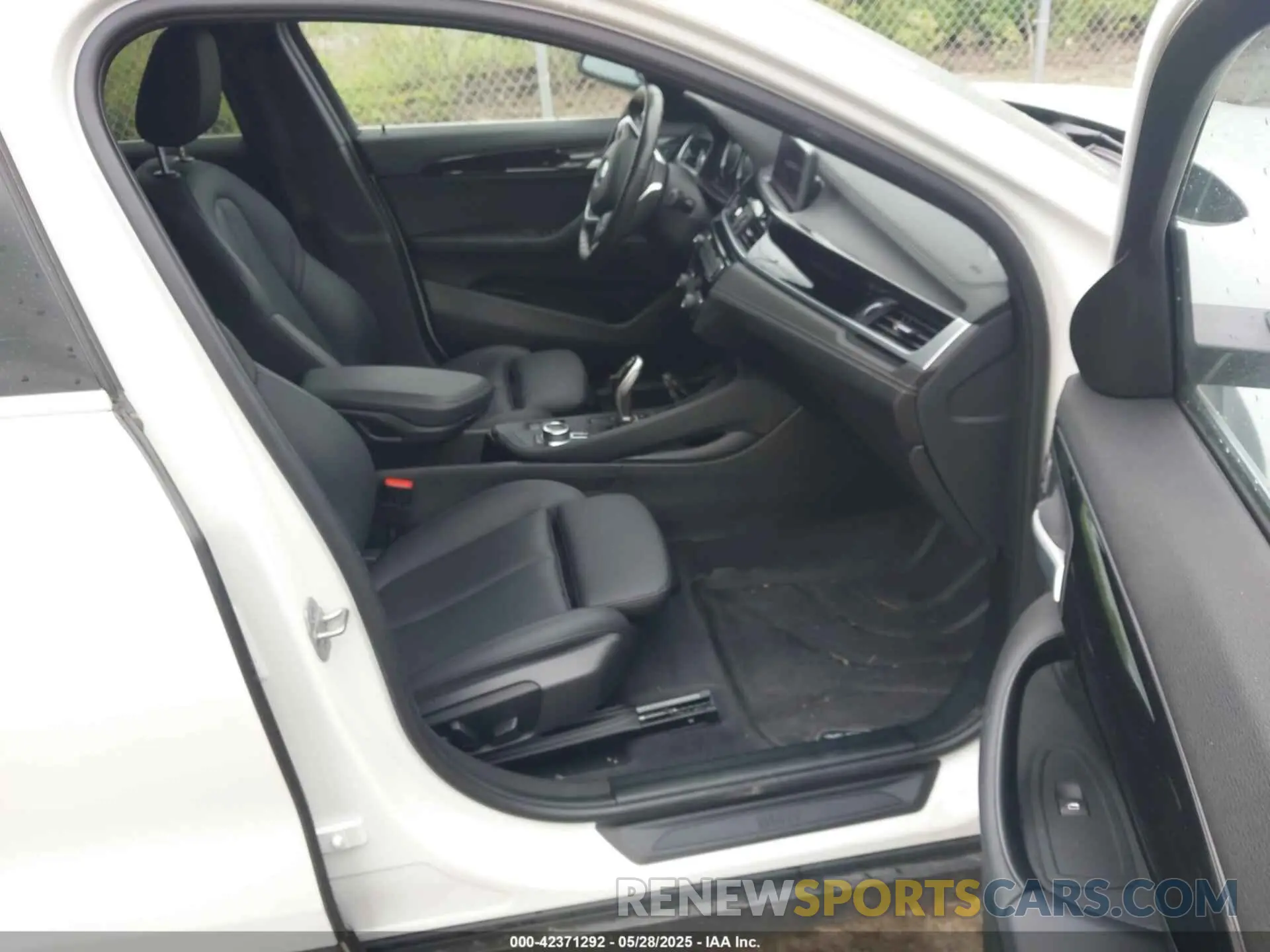5 Photograph of a damaged car WBXYH9C04M5S75877 BMW X2 2021