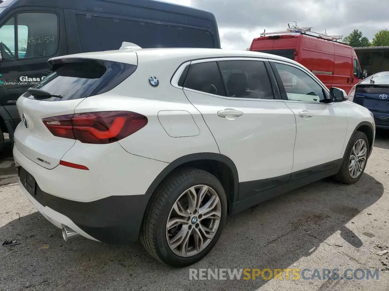 3 Photograph of a damaged car WBXYJ1C03M5S48420 BMW X2 2021
