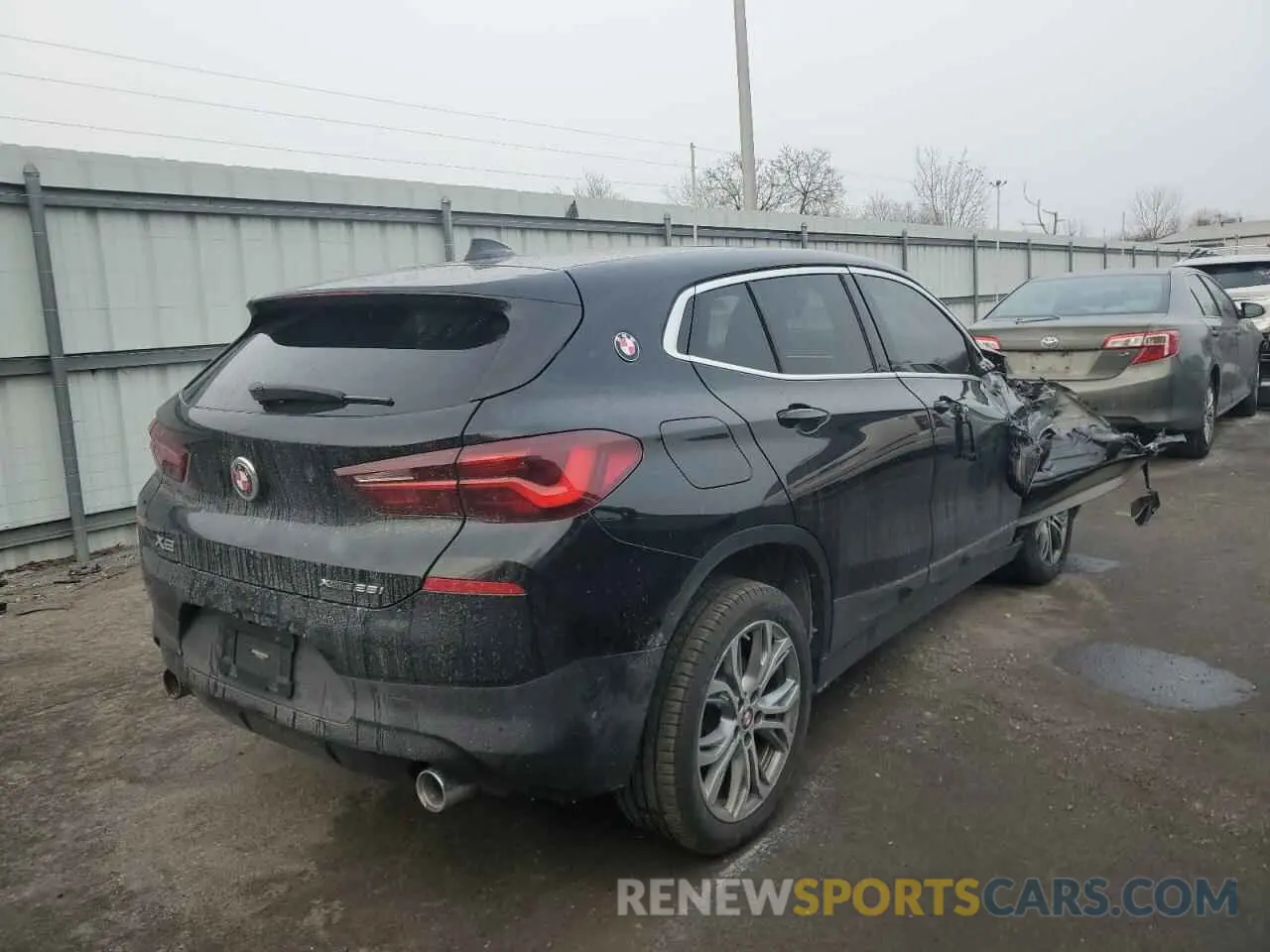 3 Photograph of a damaged car WBXYJ1C05M5S39363 BMW X2 2021