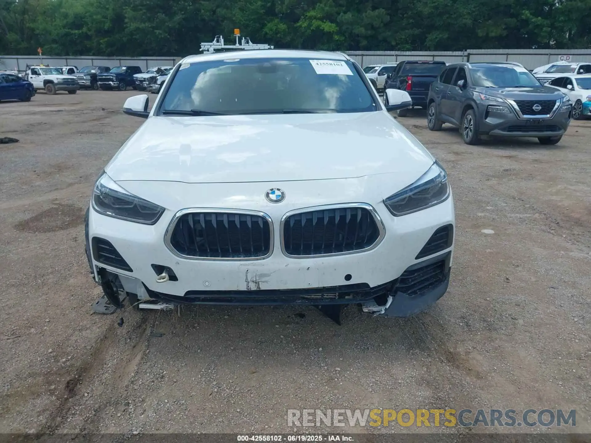 12 Photograph of a damaged car WBXYH9C05N5U10348 BMW X2 2022
