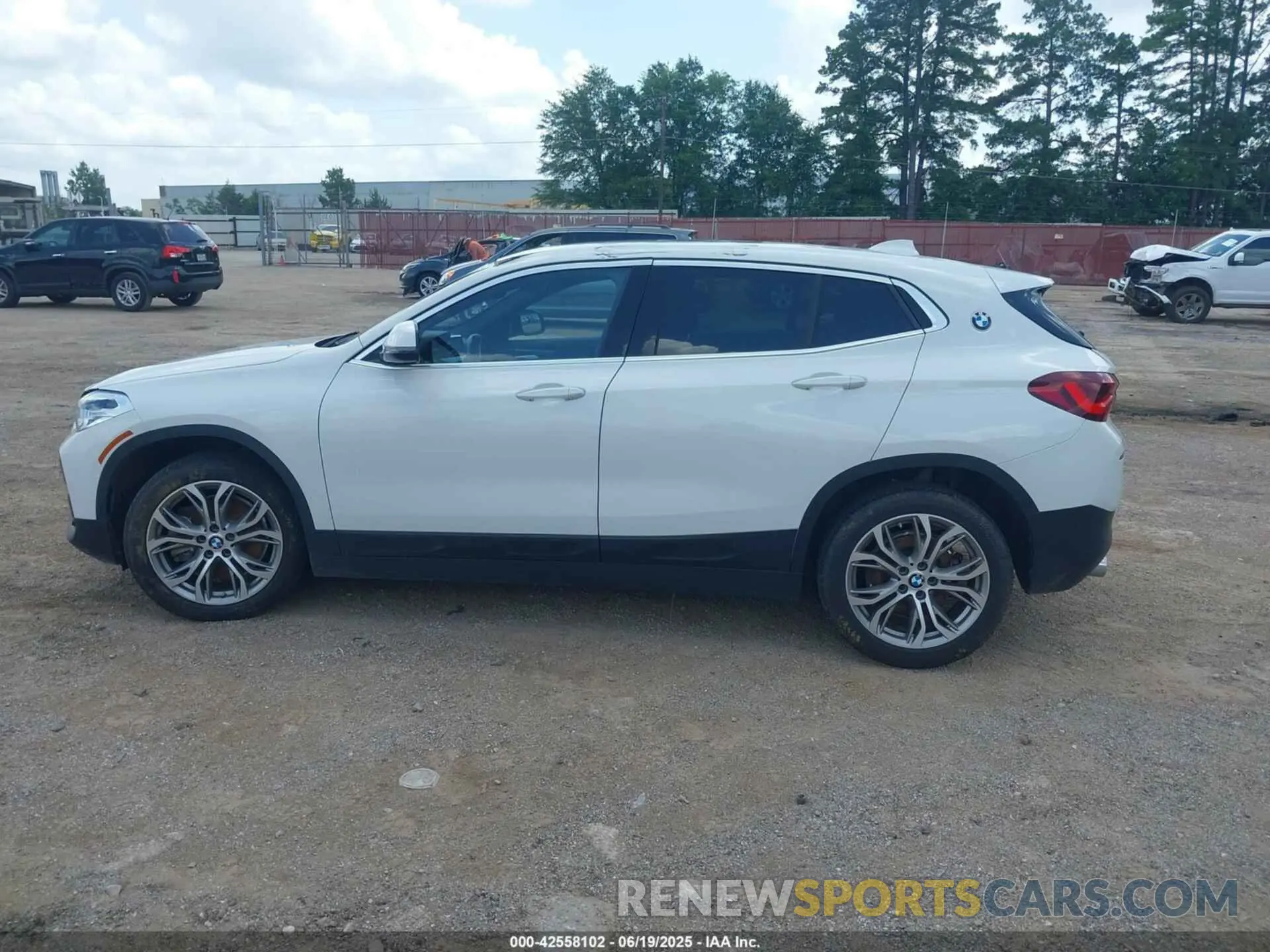 14 Photograph of a damaged car WBXYH9C05N5U10348 BMW X2 2022