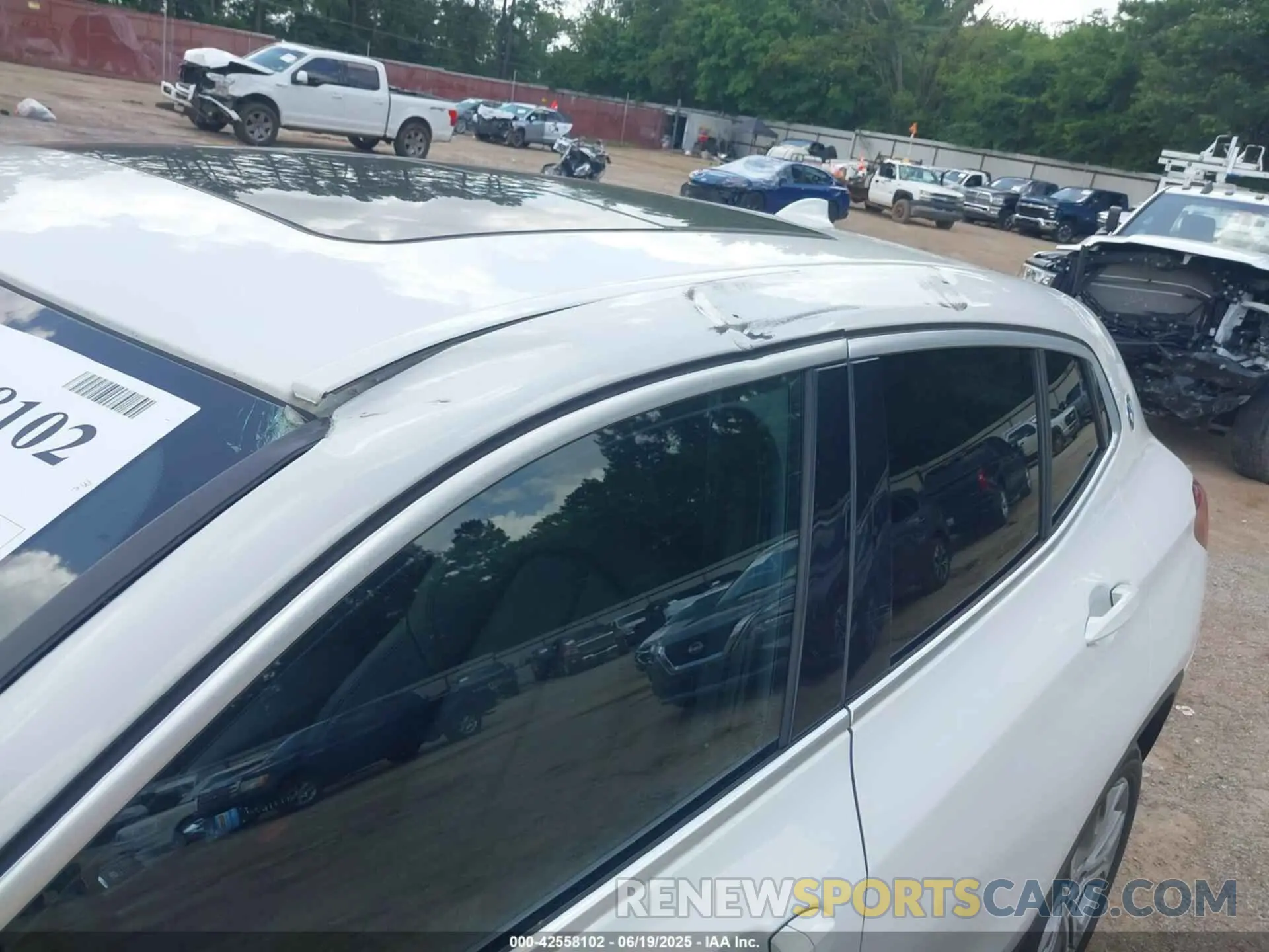 17 Photograph of a damaged car WBXYH9C05N5U10348 BMW X2 2022