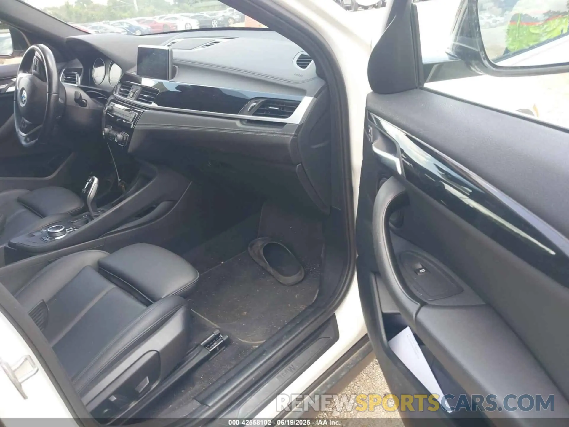 5 Photograph of a damaged car WBXYH9C05N5U10348 BMW X2 2022