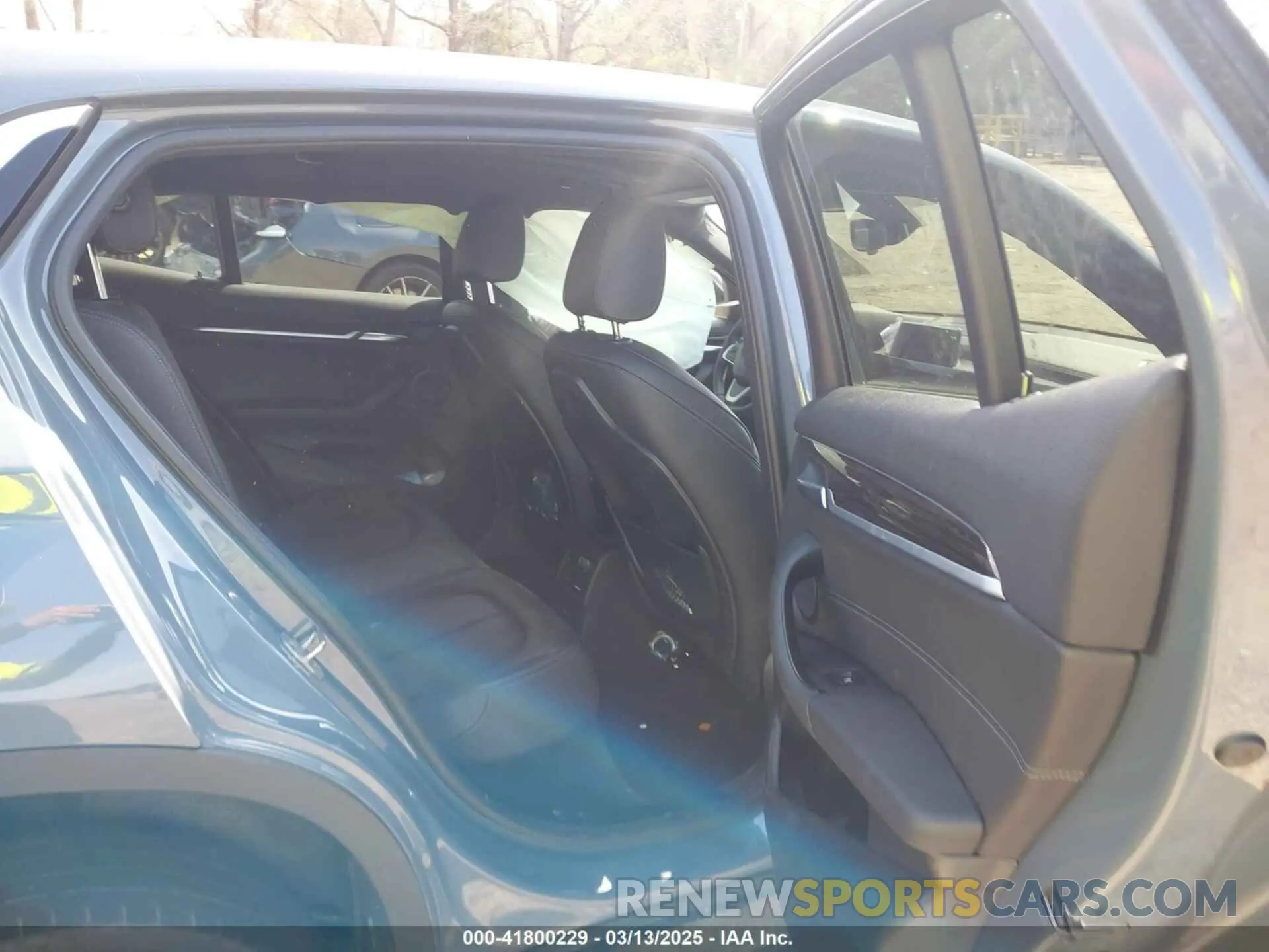 8 Photograph of a damaged car WBXYH9C06N5T66960 BMW X2 2022