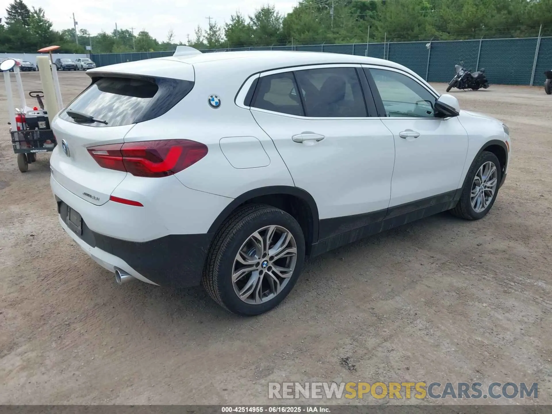 4 Photograph of a damaged car WBXYJ1C08N5T51950 BMW X2 2022
