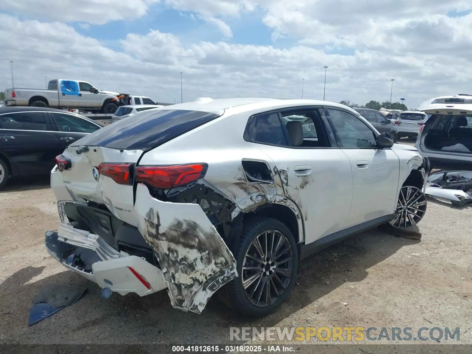 4 Photograph of a damaged car WBX63GM06S5066386 BMW X2 2025