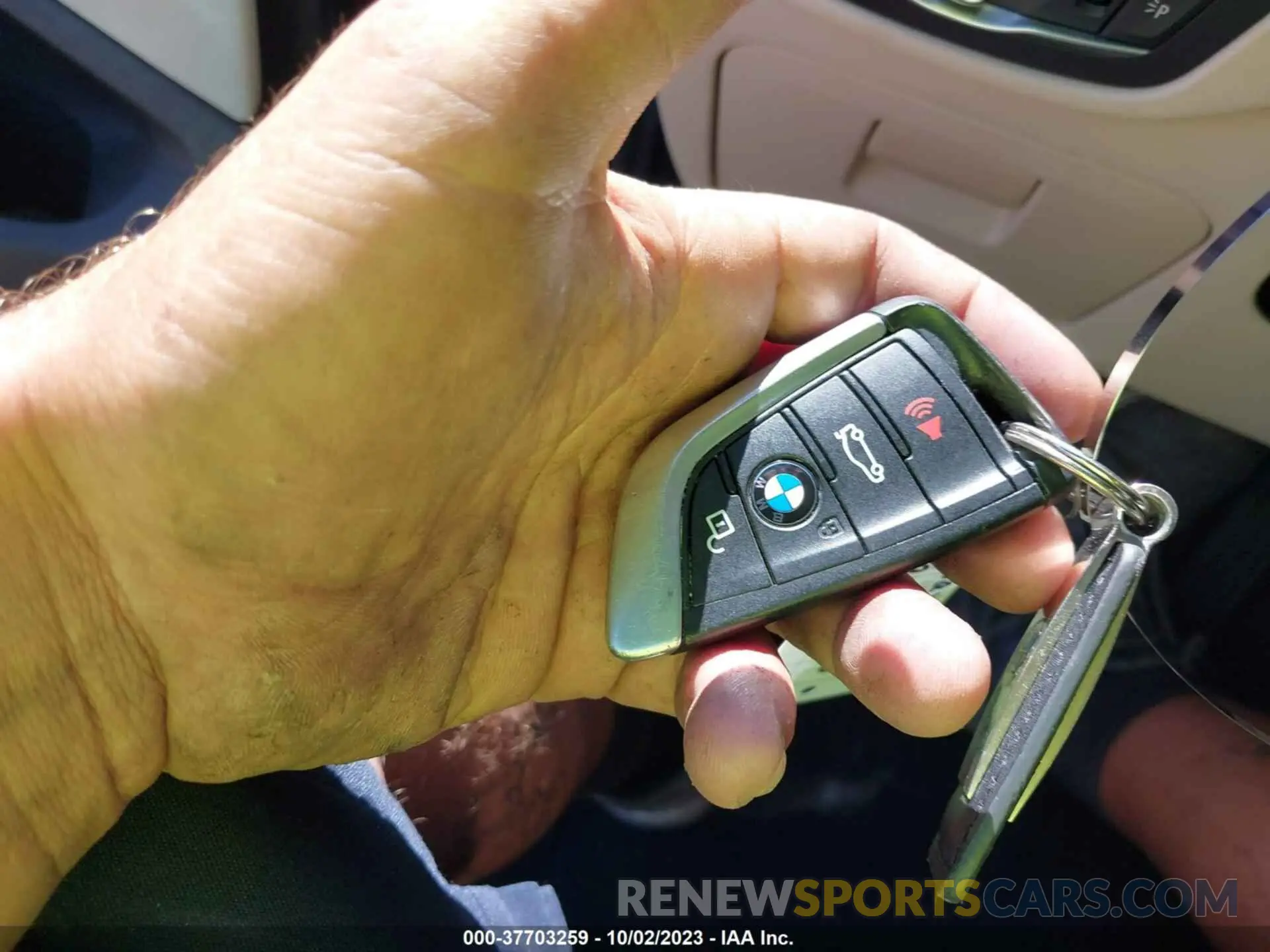 11 Photograph of a damaged car 5UXTR9C5XJLA44670 BMW X3 2018