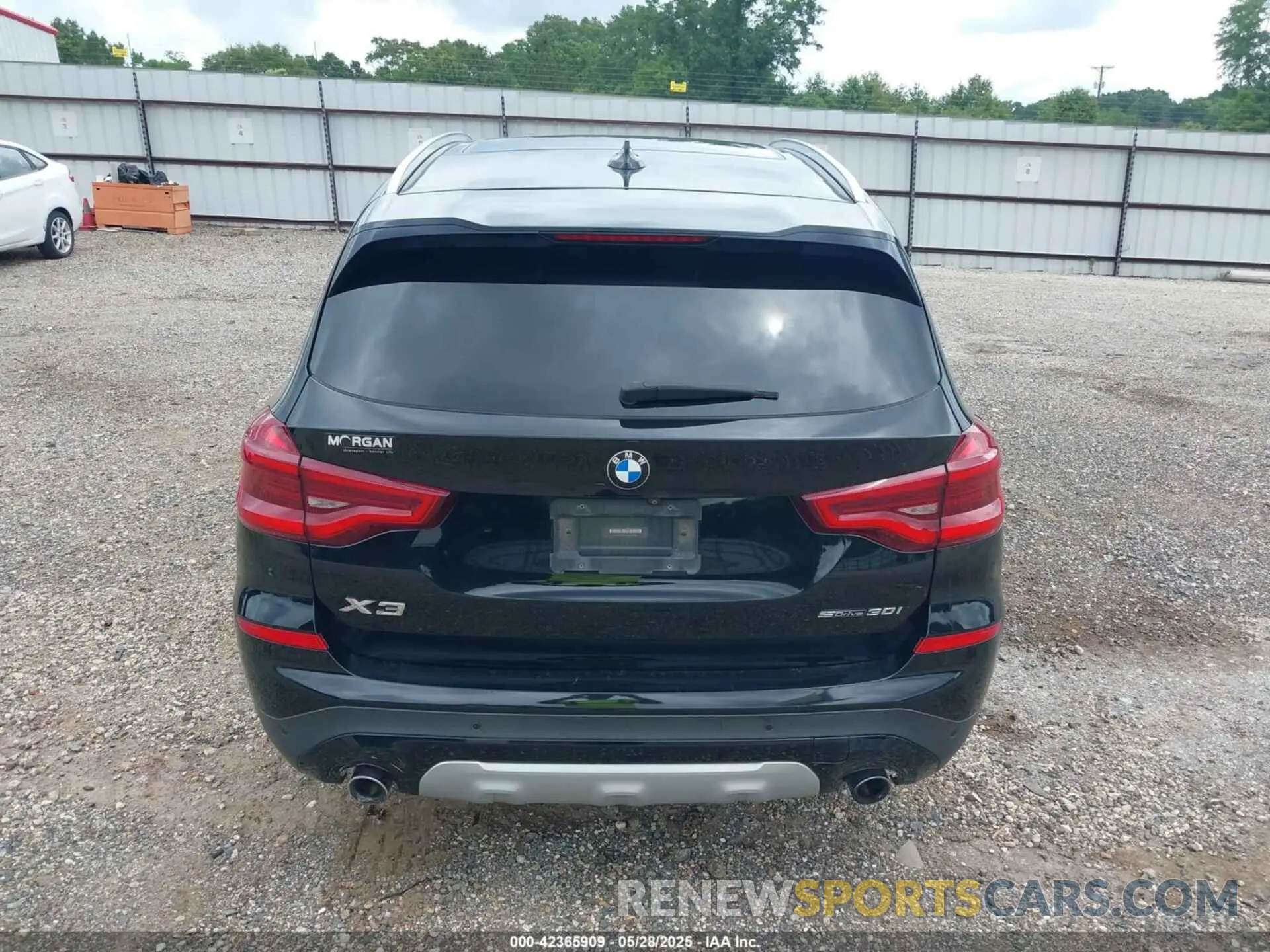 17 Photograph of a damaged car 5UXTR7C50KLE93846 BMW X3 2019