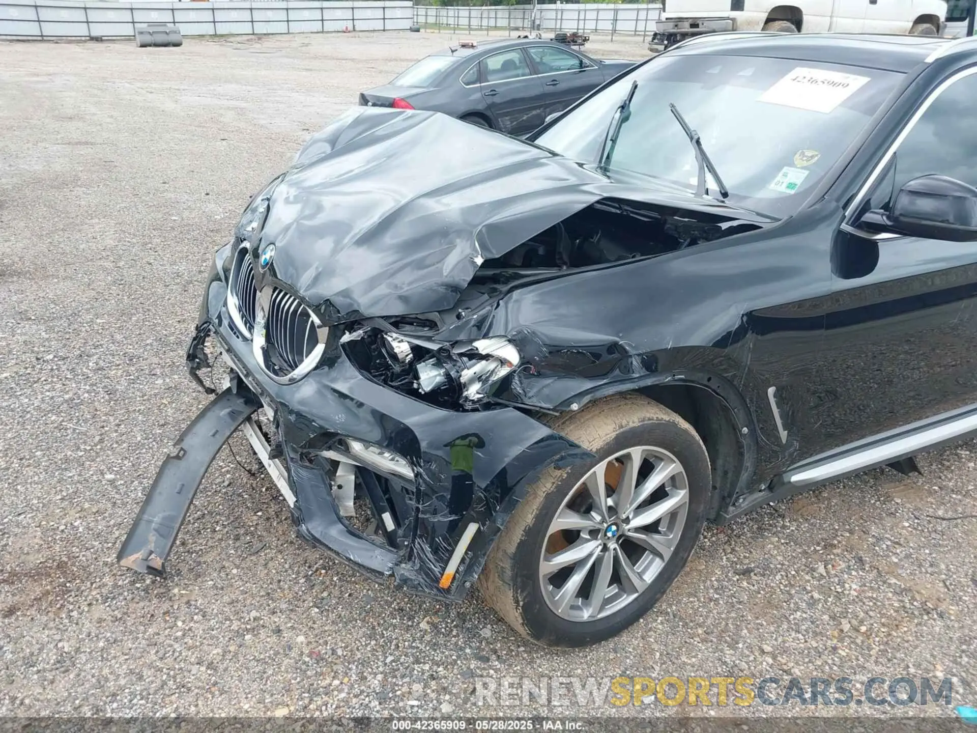 18 Photograph of a damaged car 5UXTR7C50KLE93846 BMW X3 2019